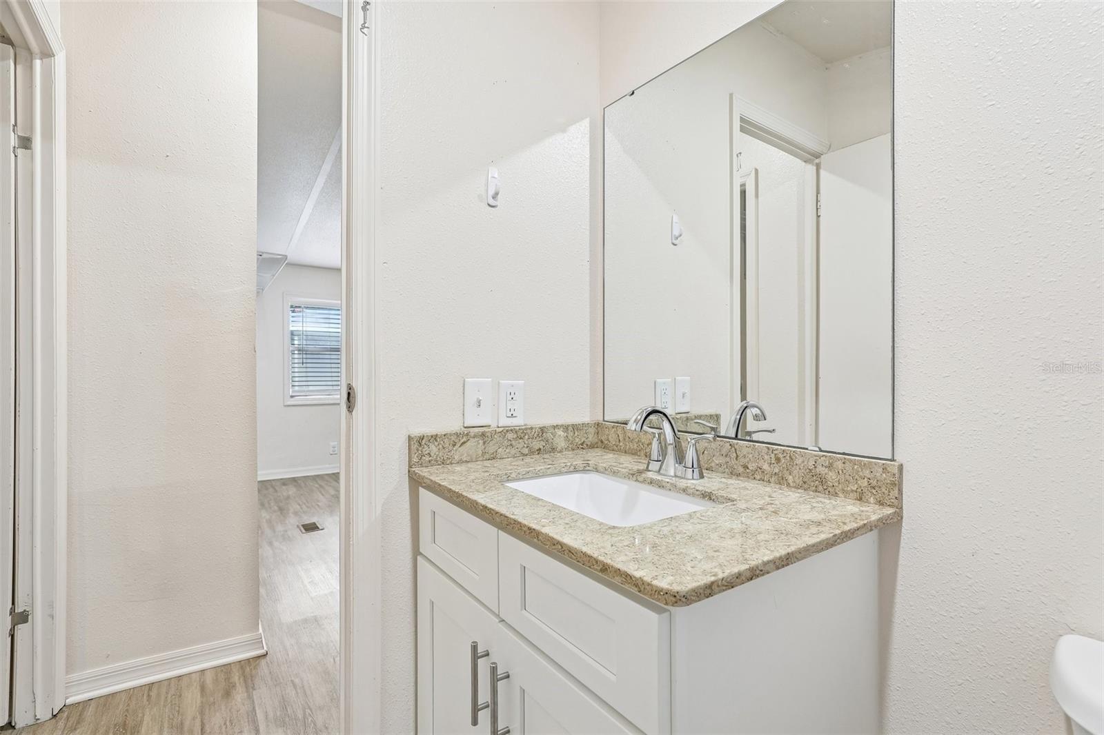 ARIANAS WEST - Residential