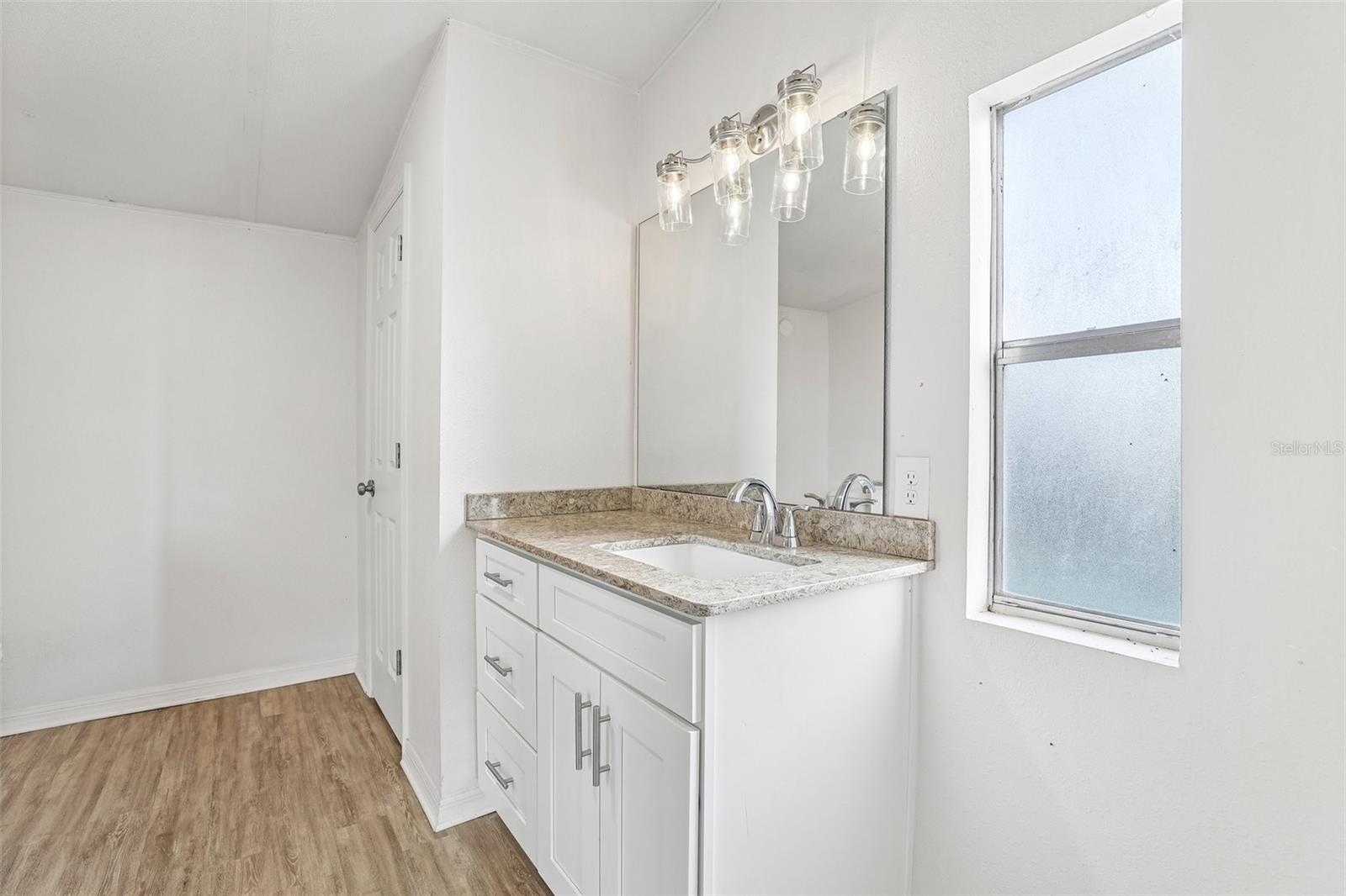 ARIANAS WEST - Residential