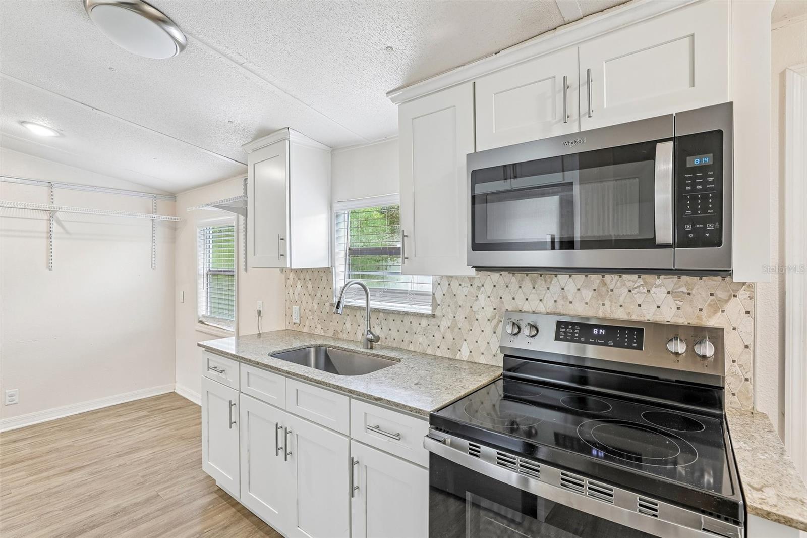 ARIANAS WEST - Residential