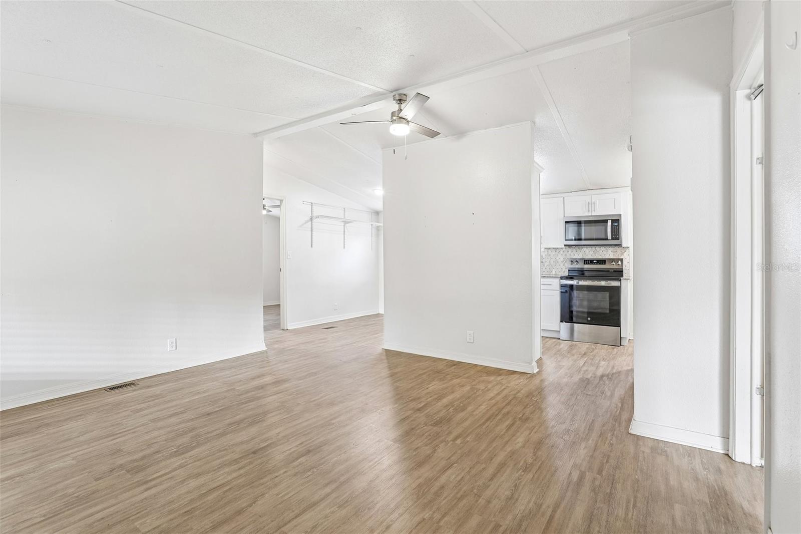ARIANAS WEST - Residential