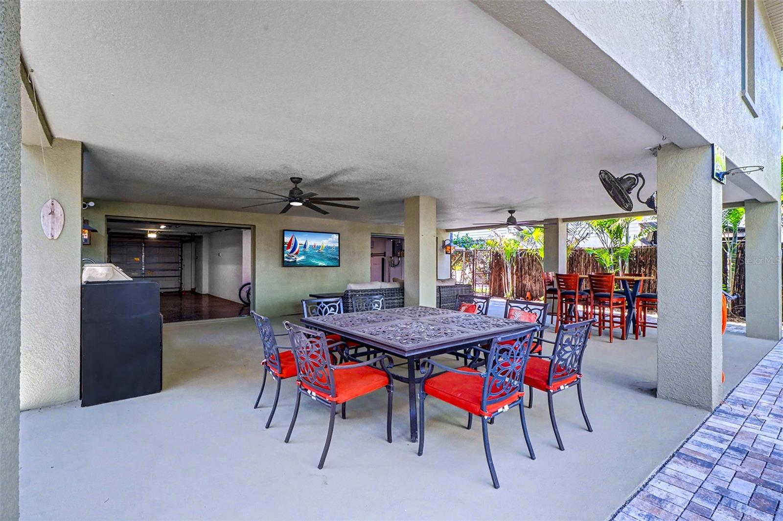 LONE PALM BEACH 1ST ADD - Residential