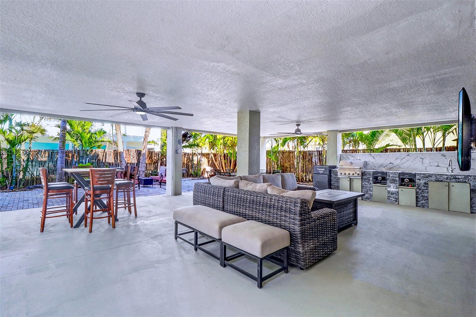 LONE PALM BEACH 1ST ADD - Residential