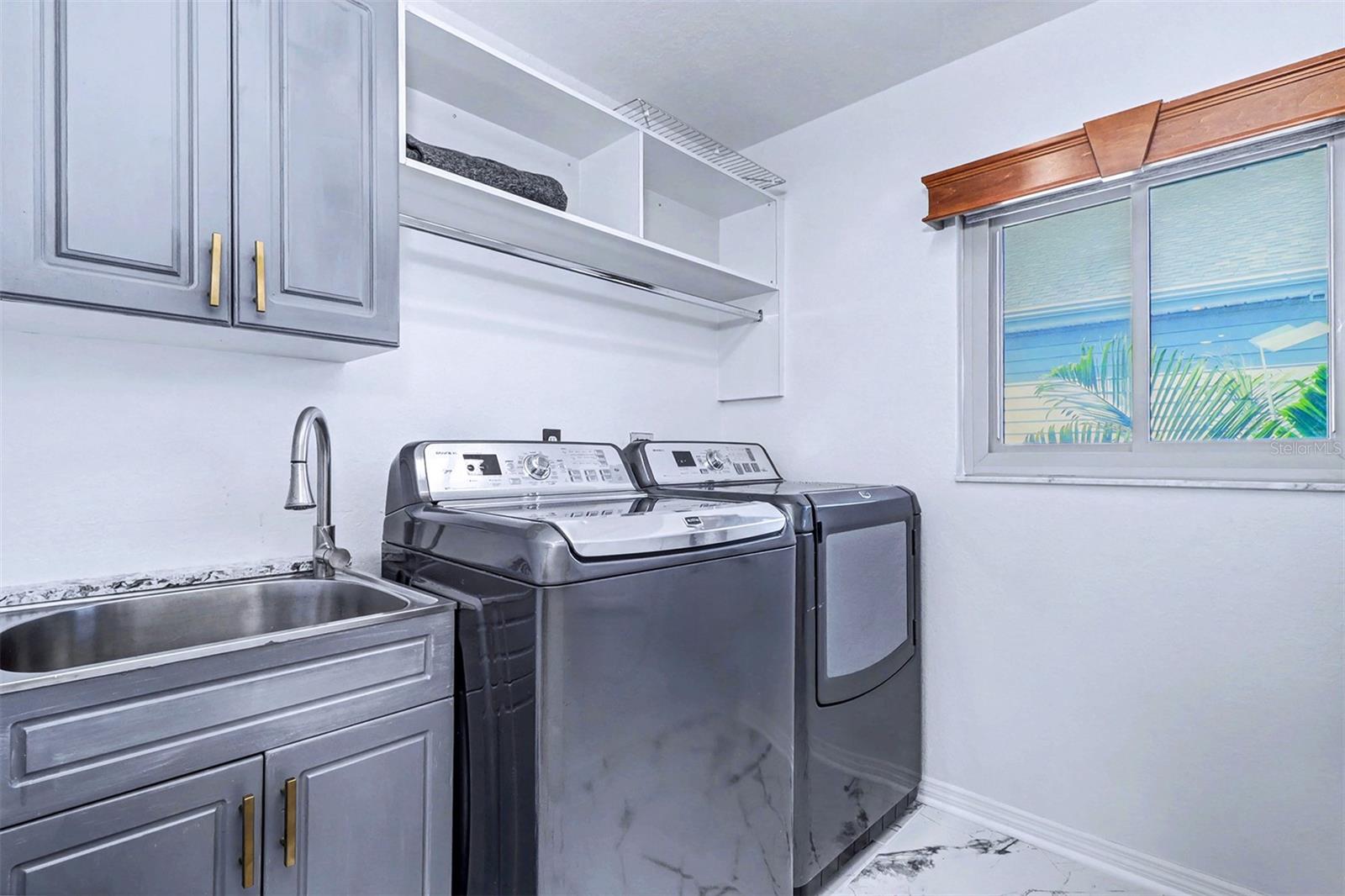 LONE PALM BEACH 1ST ADD - Residential