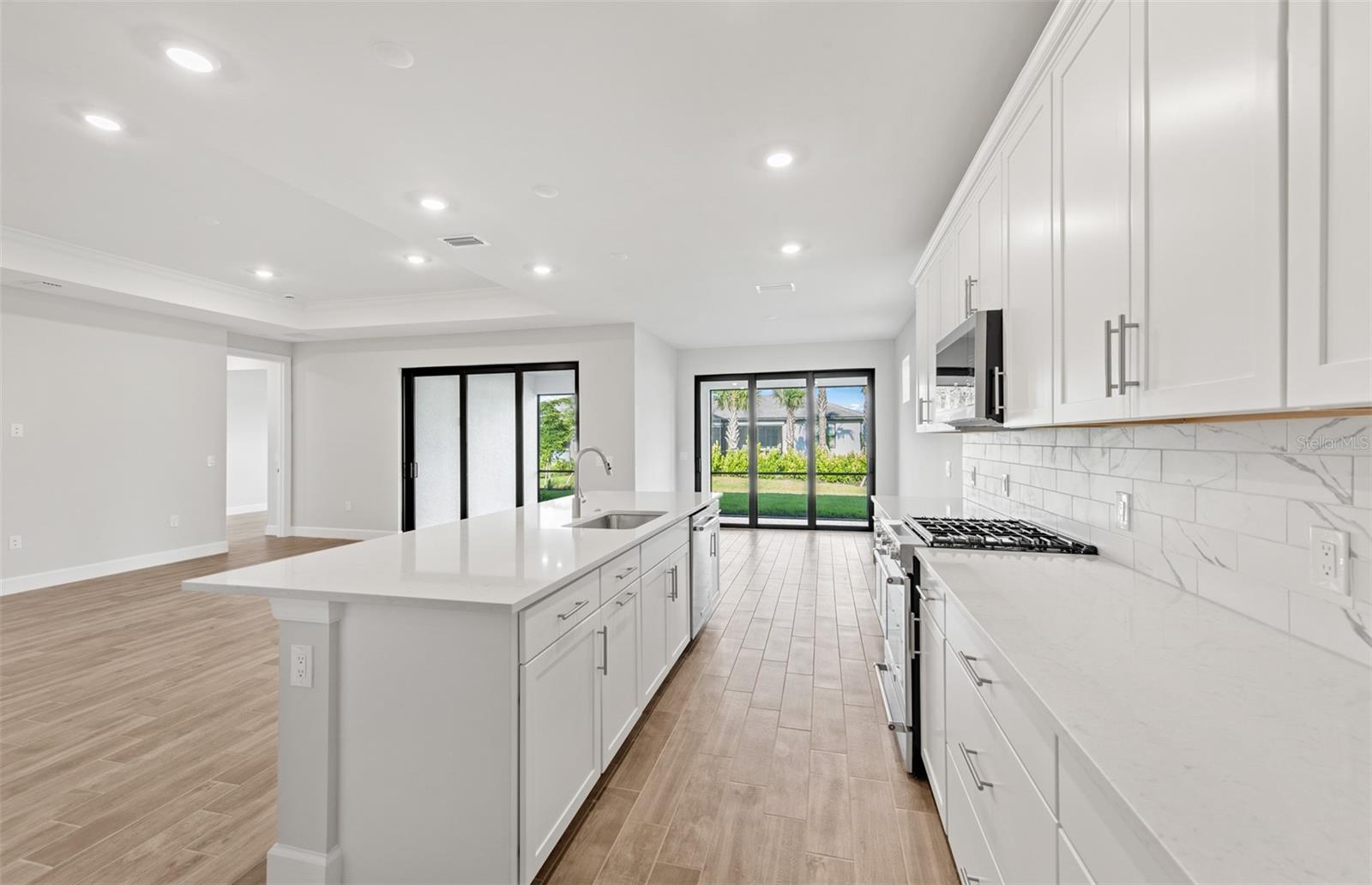 ARBOR OAKS AT THE WOODLANDS - Residential