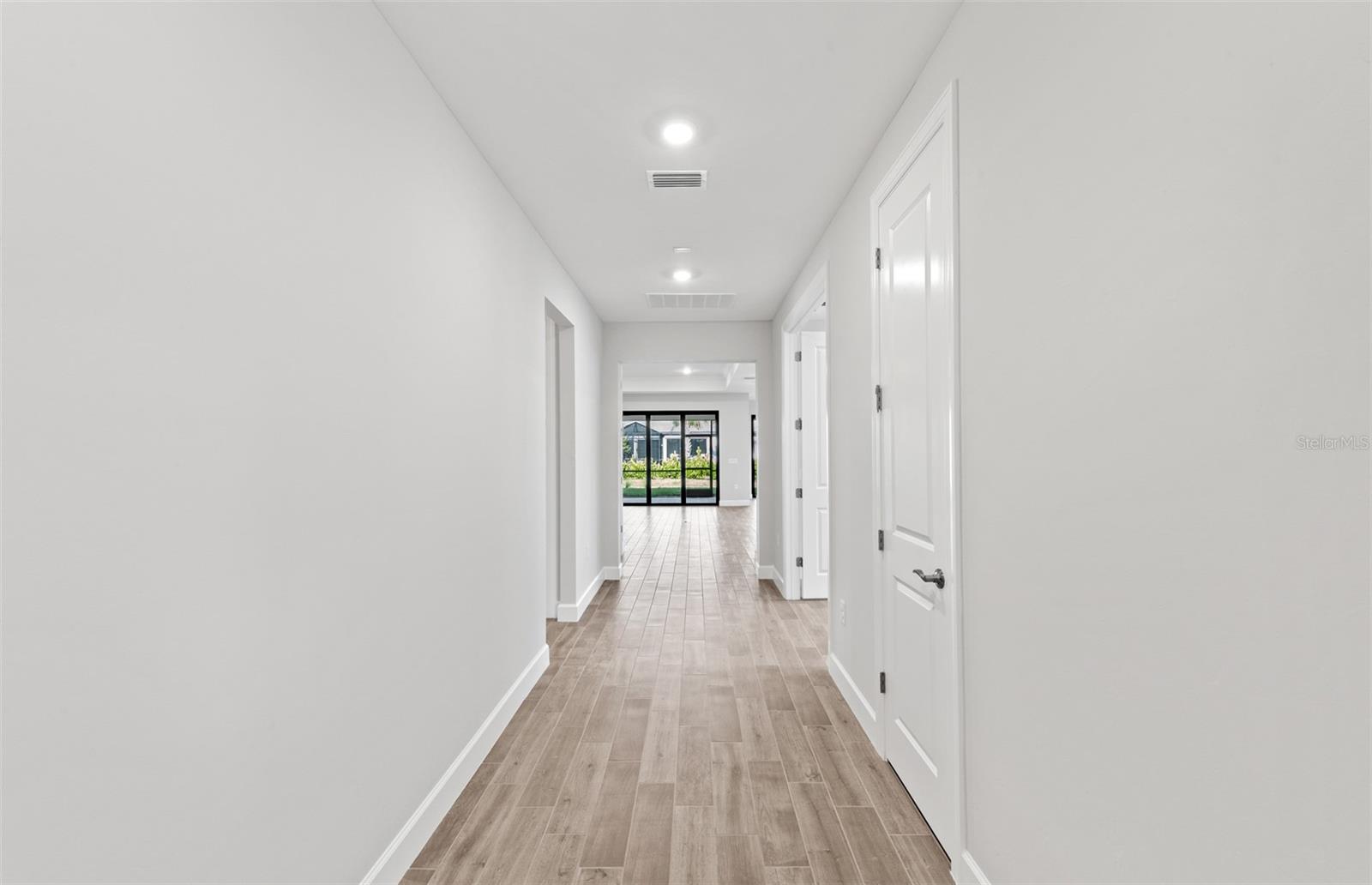 ARBOR OAKS AT THE WOODLANDS - Residential