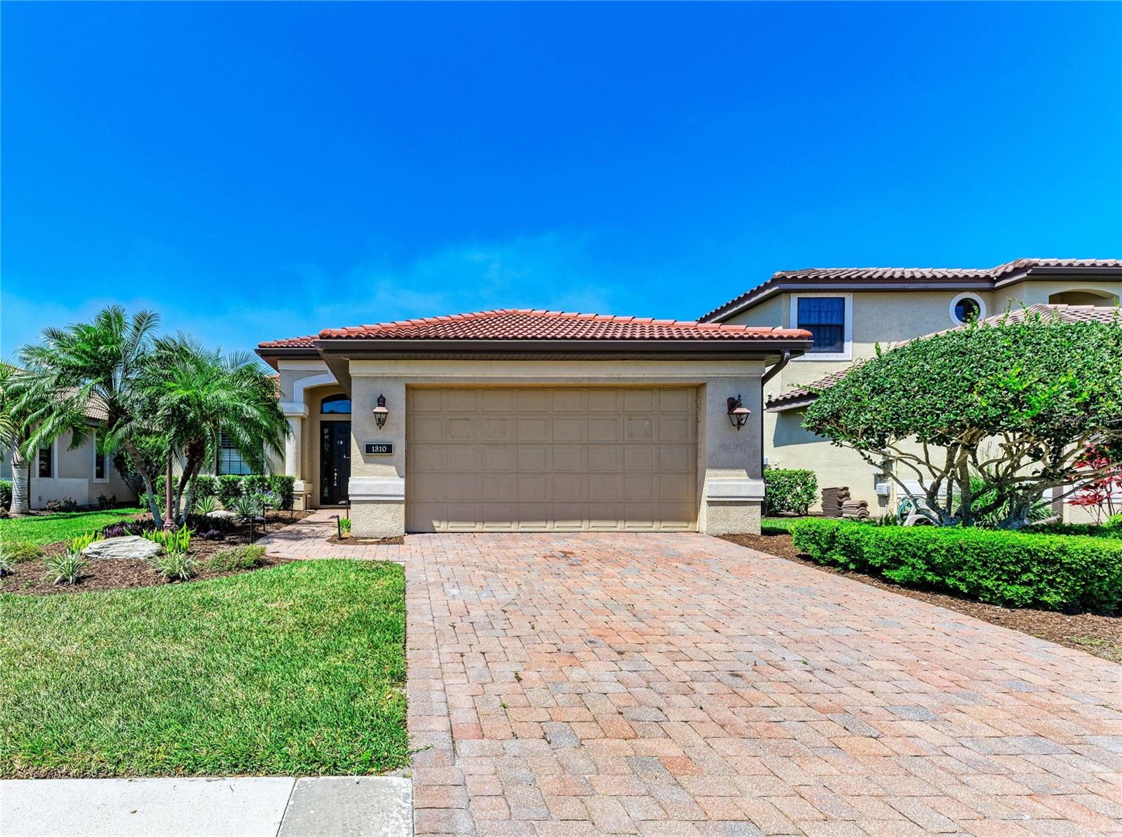 Welcome to this gorgeous pool home located in sought after Willow Chase!  Set on a serene cul-de-sac, you'll love entertaining your family and friends on the beautiful lanai with lake views, and your private pool and spa (newly resurfaced).  This beautiful home has a chef's kitchen and spacious open layout with inviting living areas and abundant natural light. You will enjoy the Willow Chase community with many amenities, including a modern clubhouse, tennis, basketball court, resort syle pool and fitness center. Also located close to the wonderful local amenities and beautiful beaches, this property provides the perfect Florida lifesyle.