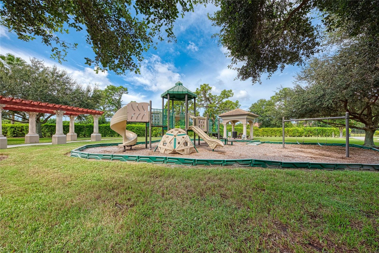 WILLOW CHASE - Residential