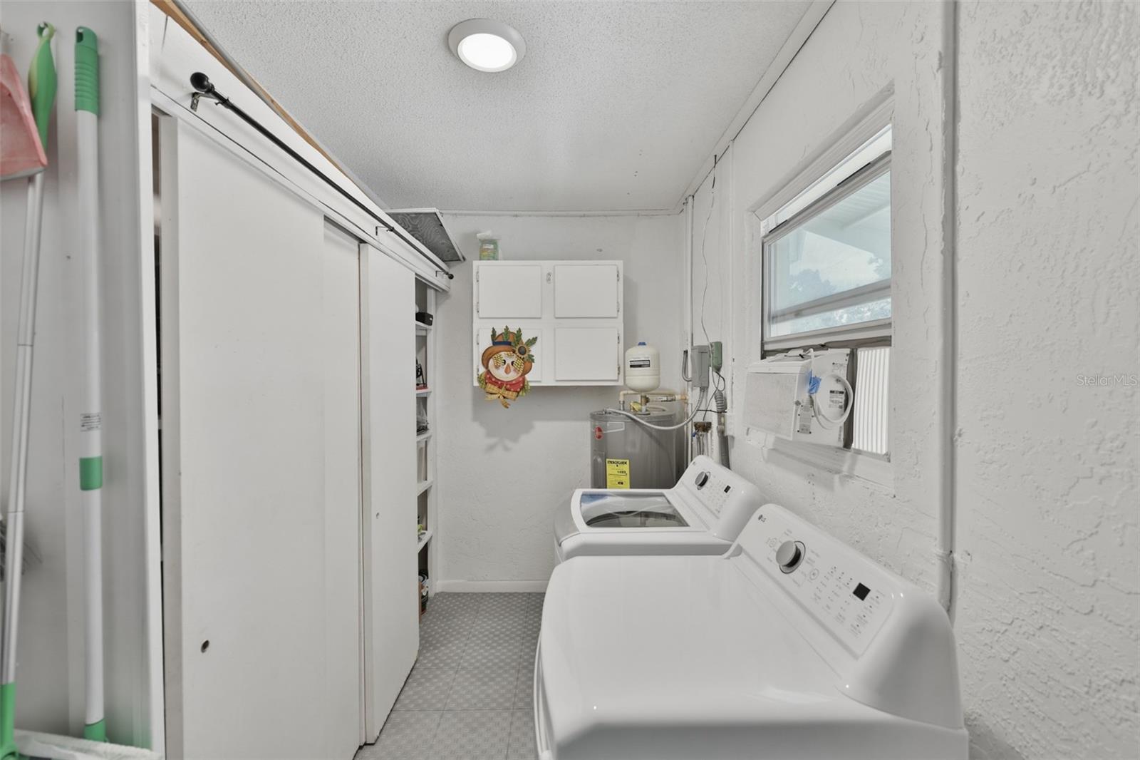 DEL WEBBS SUN CITY FLORIDA UN - Residential