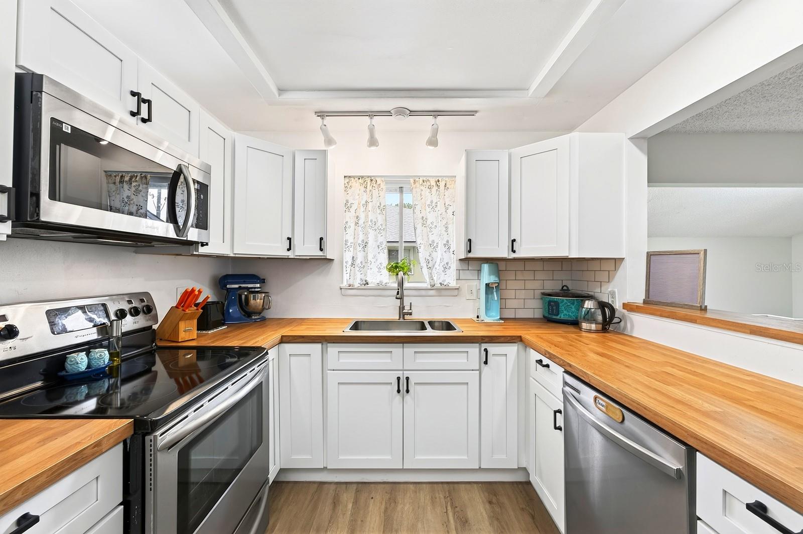 PHEASANT RUN AT ROSEMONT CONDO PH 02 - Residential
