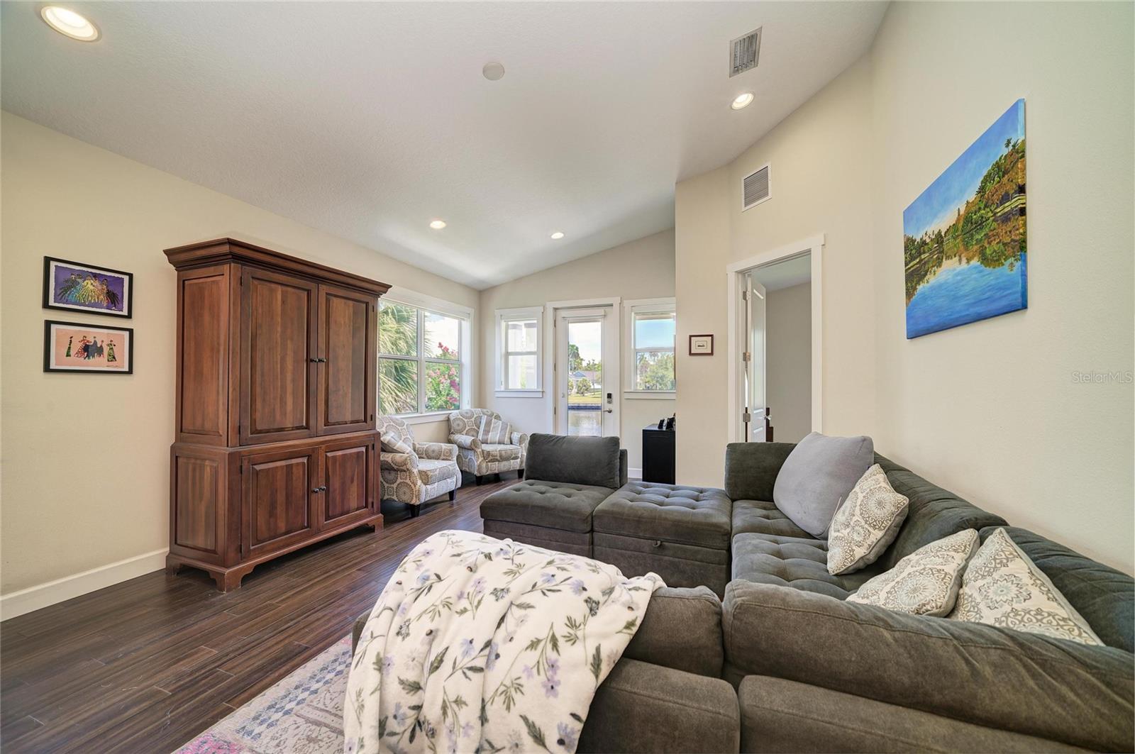 BAY VIEW PARK - Residential