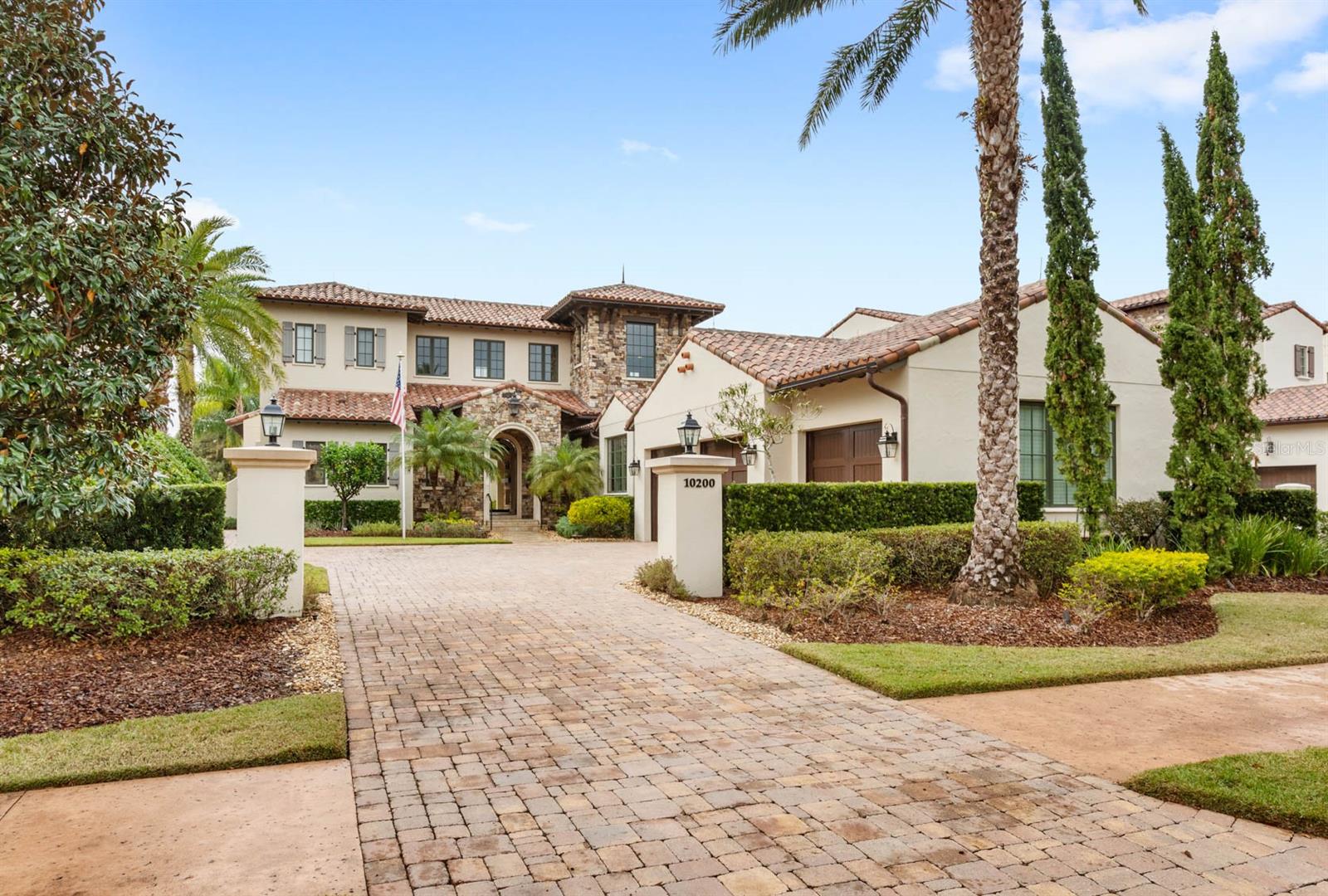 GOLDEN OAK - Residential