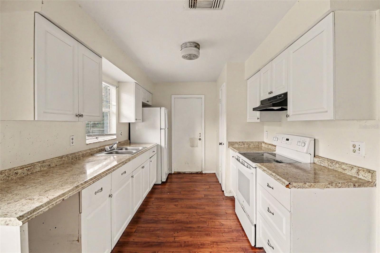 BVL UNIT 8 - Residential