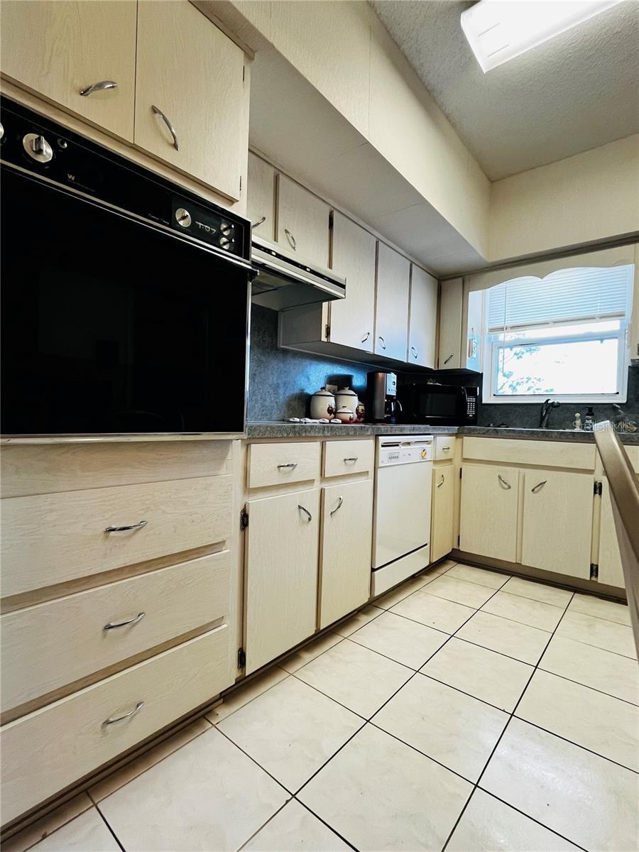 ON TOP OF THE WORLD - Residential Lease