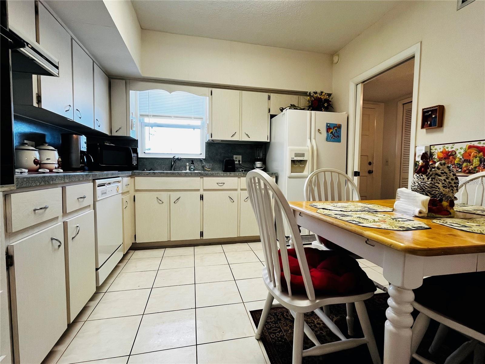 ON TOP OF THE WORLD - Residential Lease