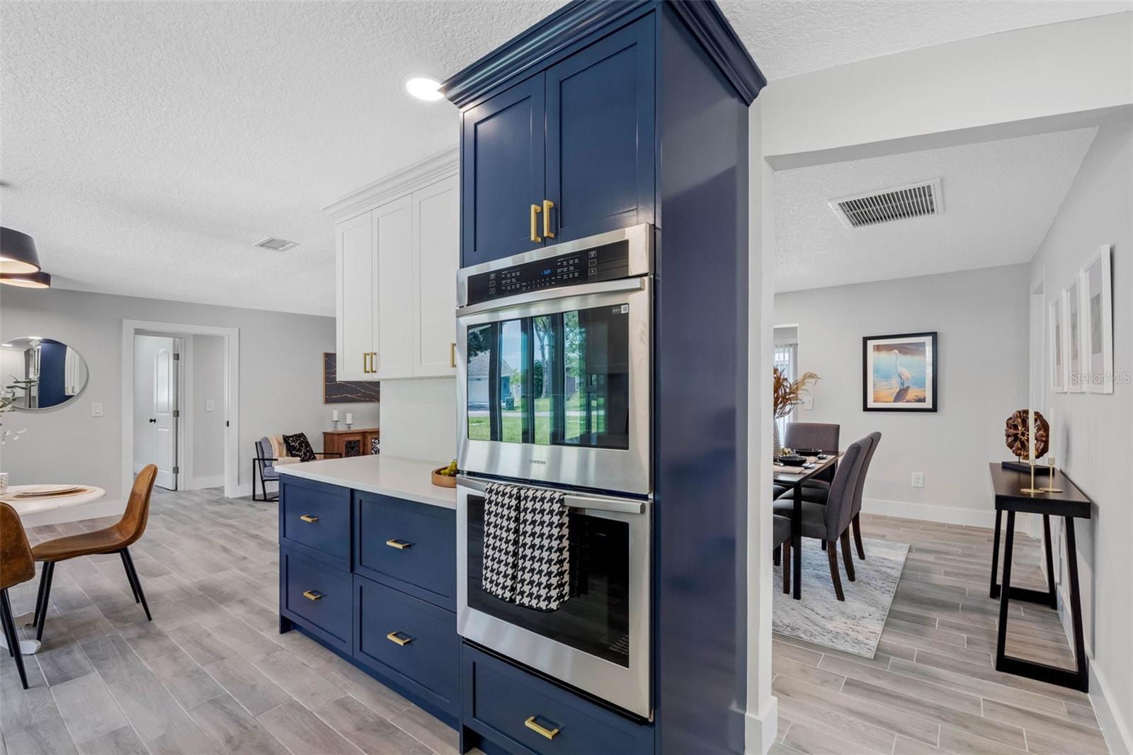 ARVIS CIRCLE - Residential