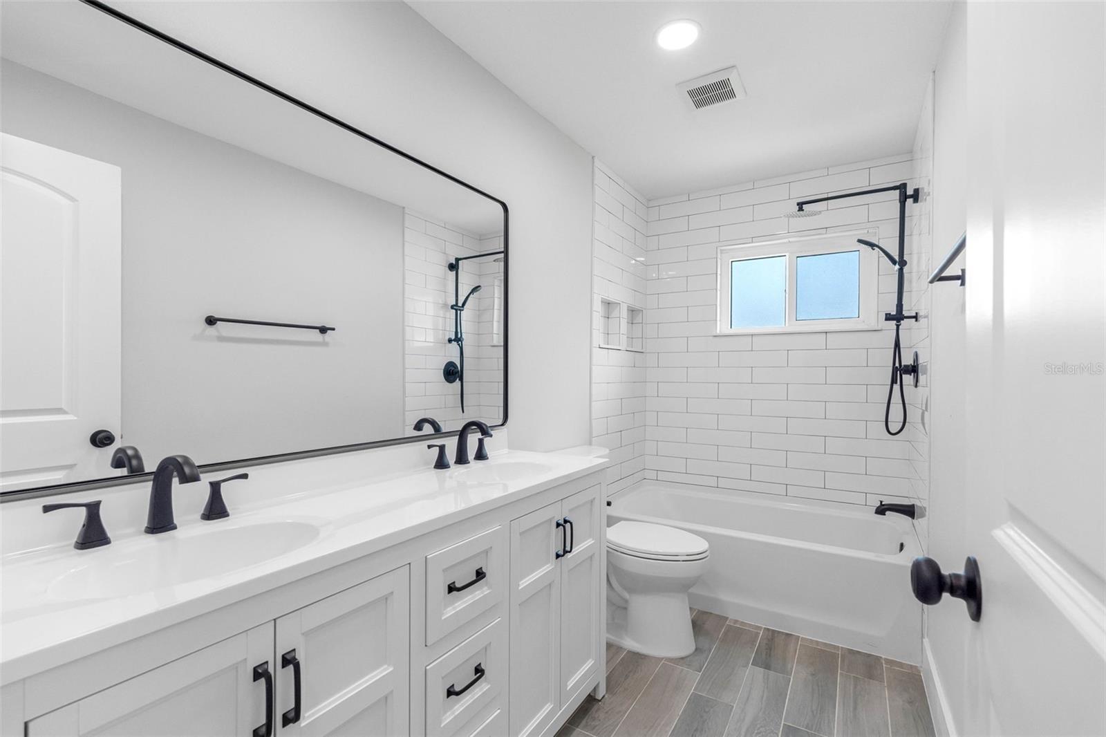 ARVIS CIRCLE - Residential