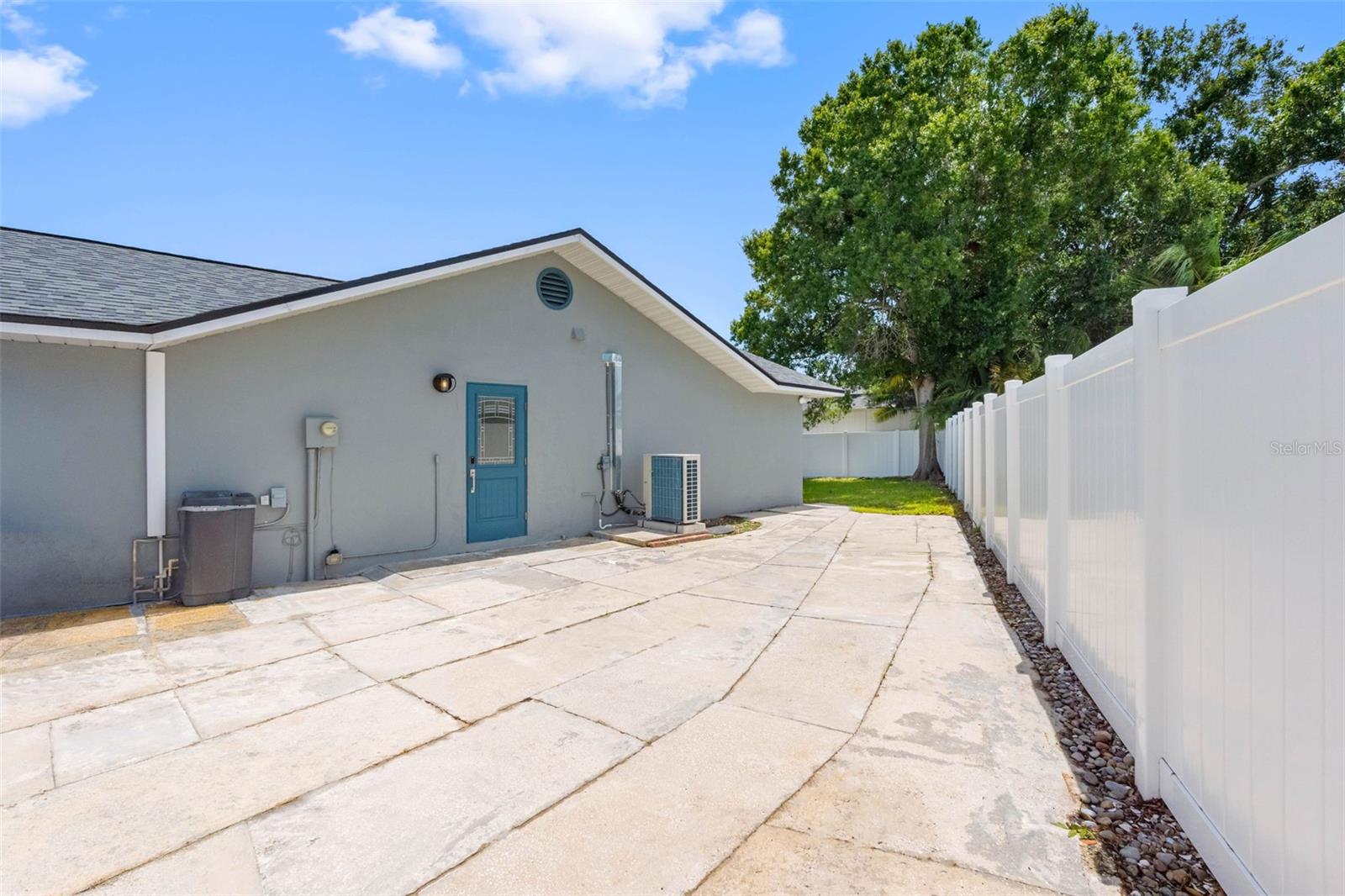 ARVIS CIRCLE - Residential