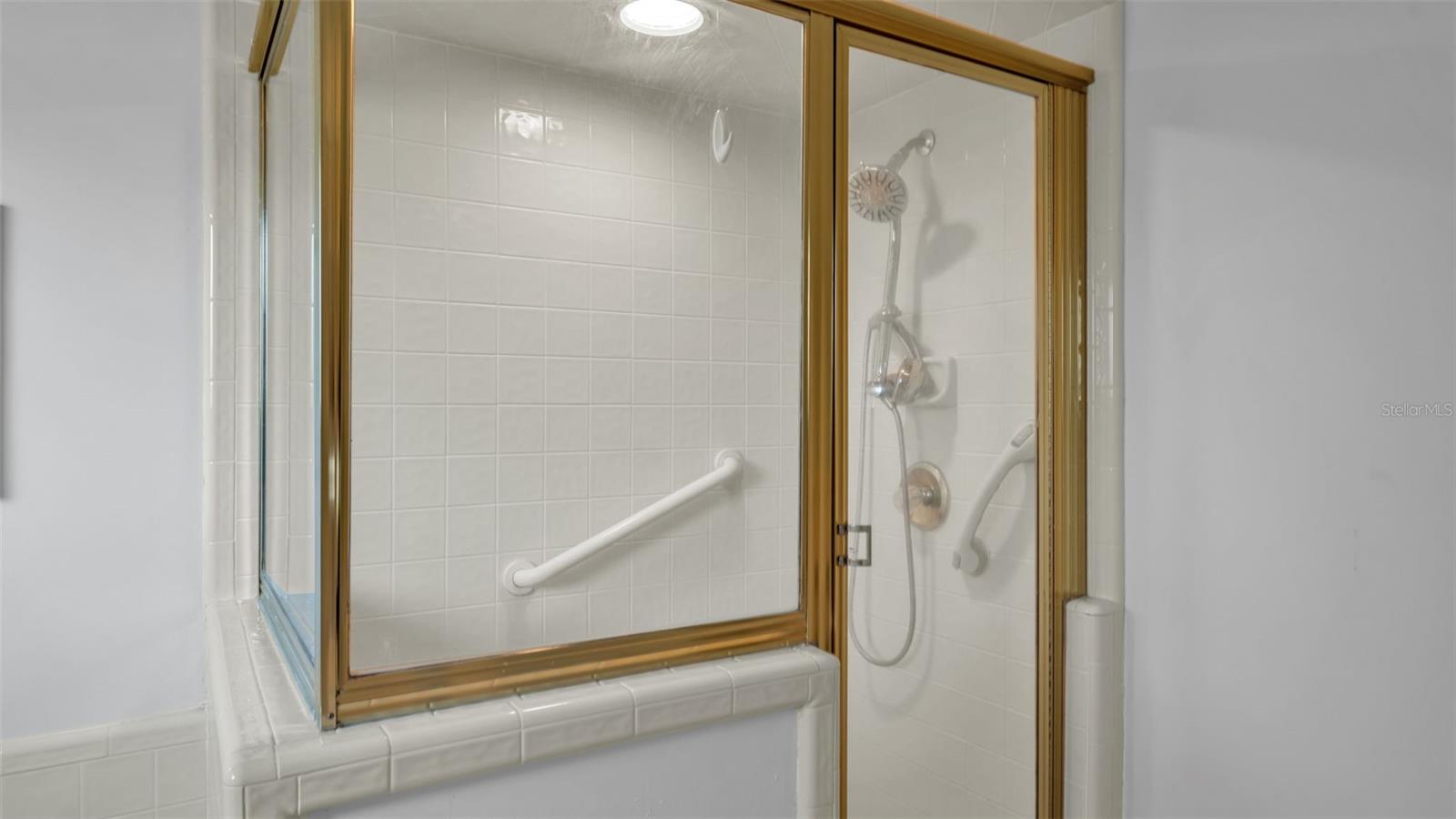 ENGLELAKE - Residential Lease