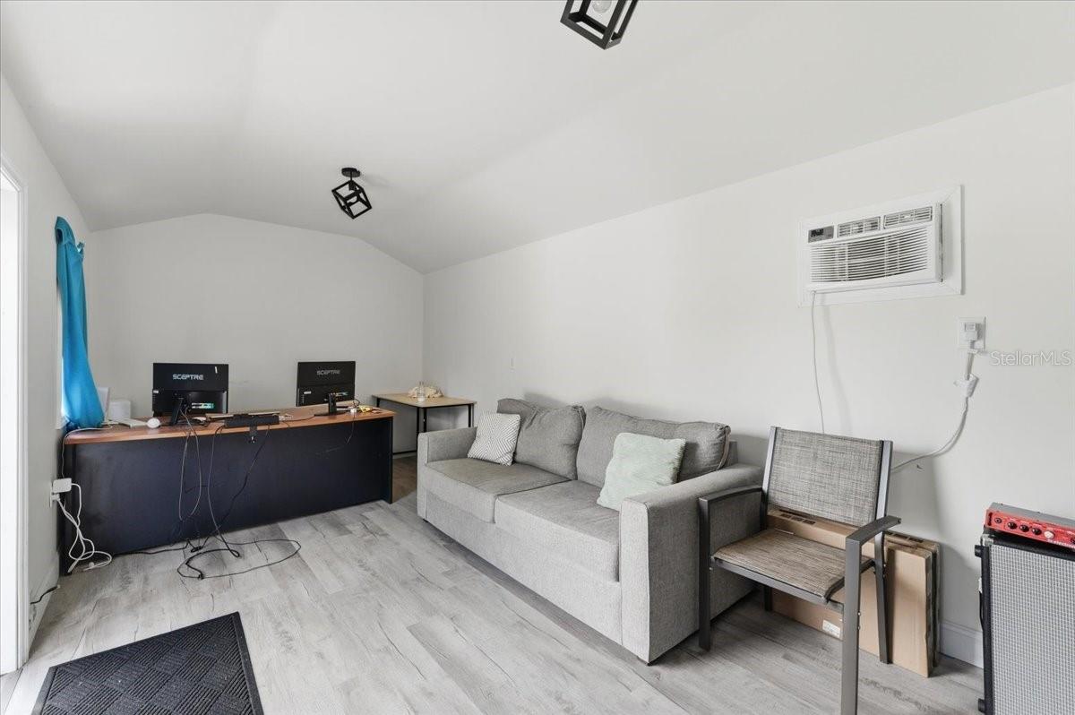 YELLOW PINE FIRST ADD - Residential