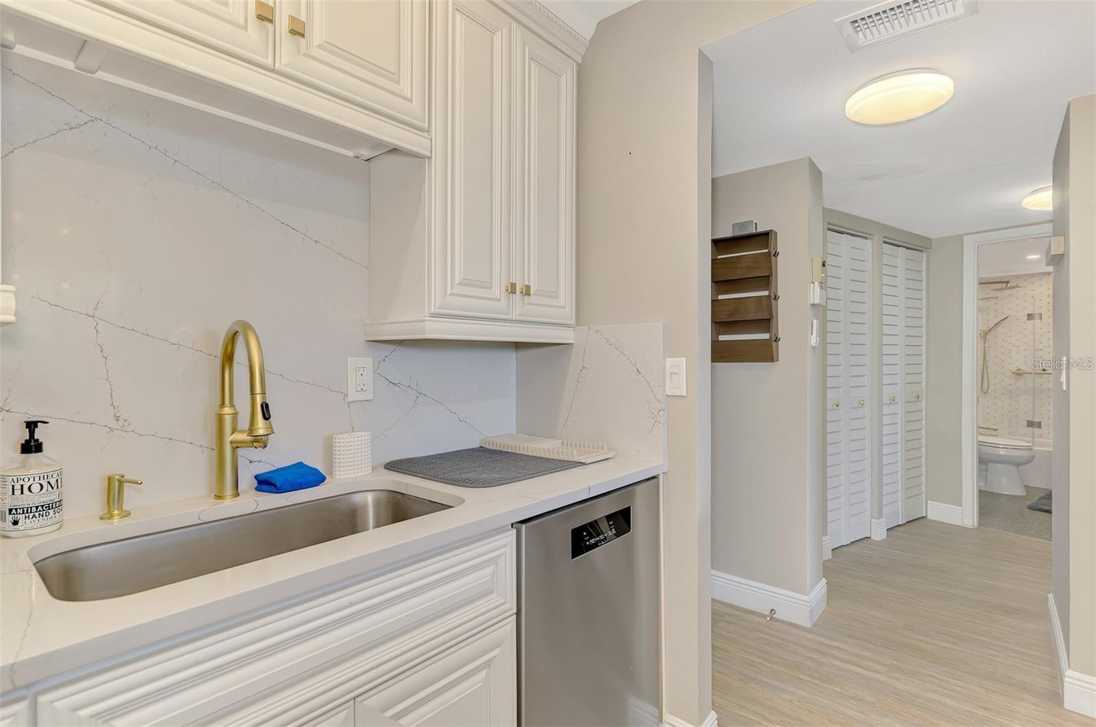 HARBOR TOWERS Y & R - Residential Lease