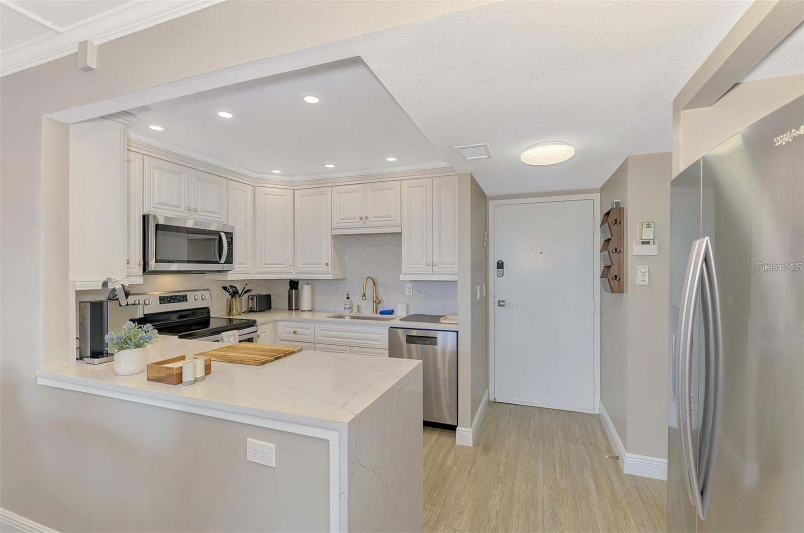 HARBOR TOWERS Y & R - Residential Lease