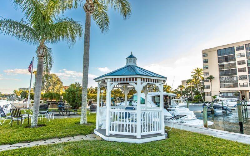 HARBOR TOWERS Y & R - Residential Lease