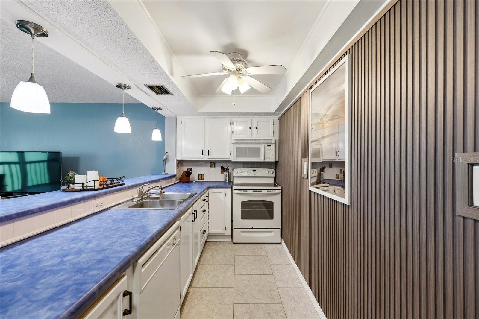 TAHITIAN TOWERS CONDO - Residential