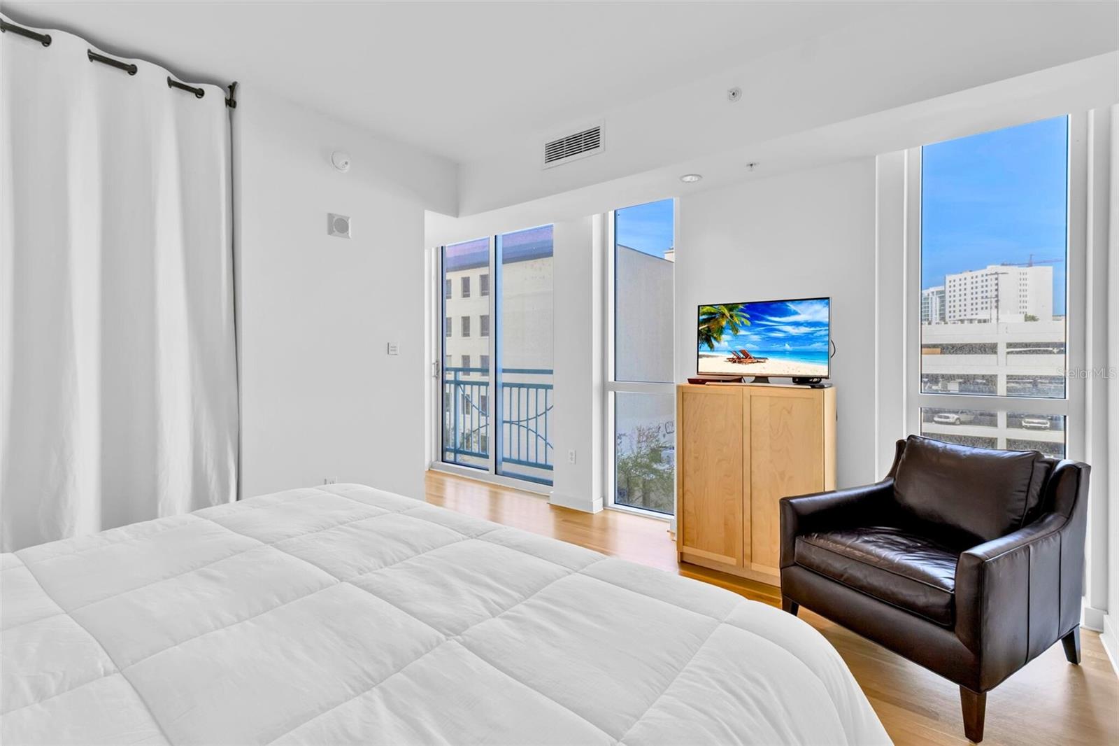 1350 MAIN RESIDENTIAL - Residential