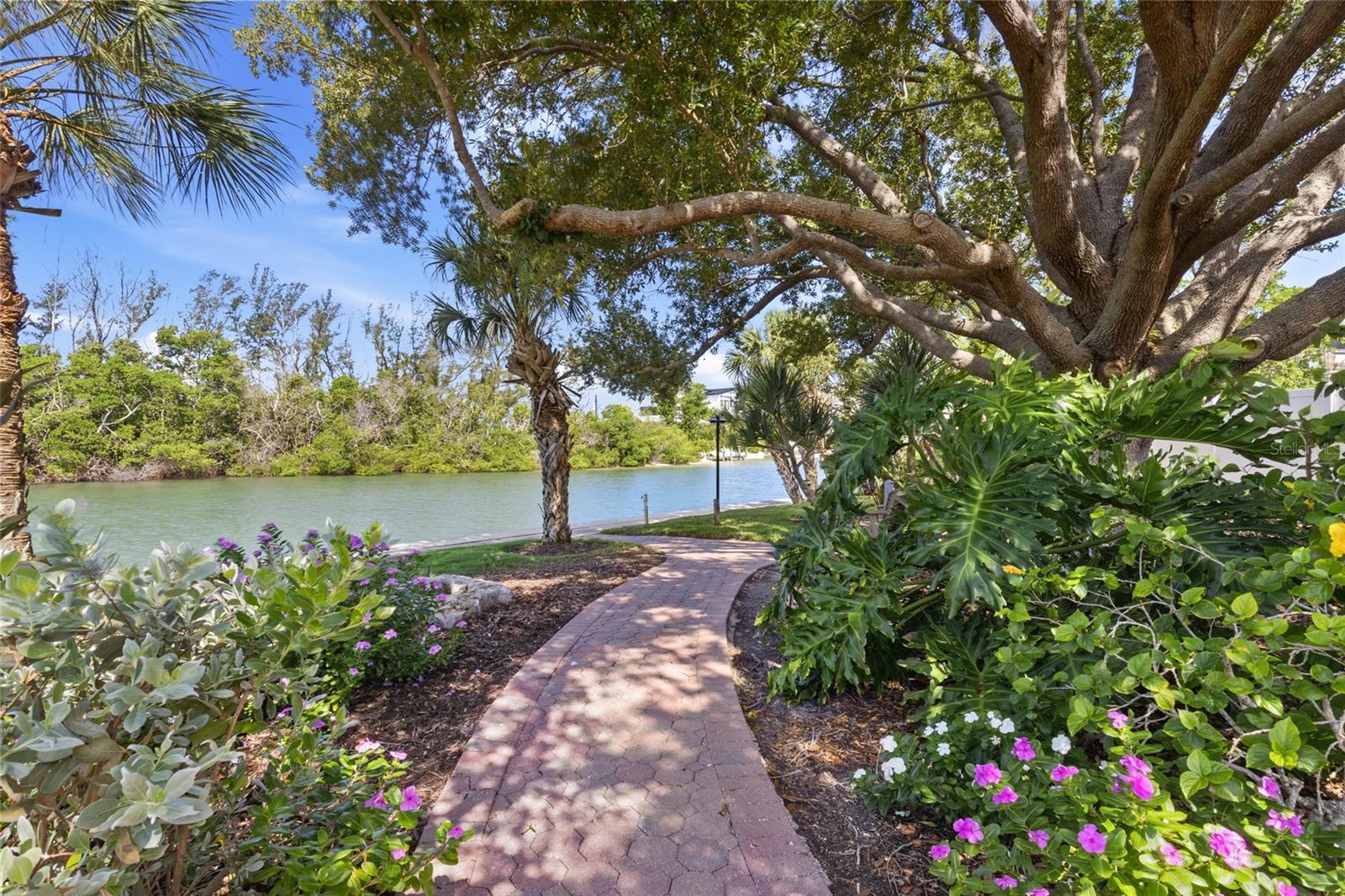 POINTE ON MIDNIGHT PASS - Residential