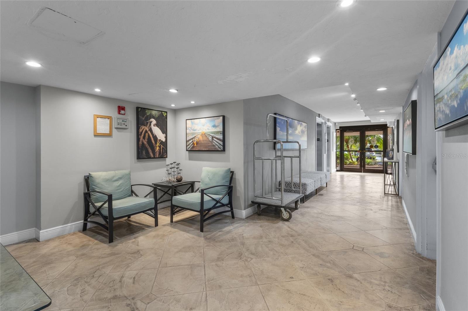 POINTE ON MIDNIGHT PASS - Residential