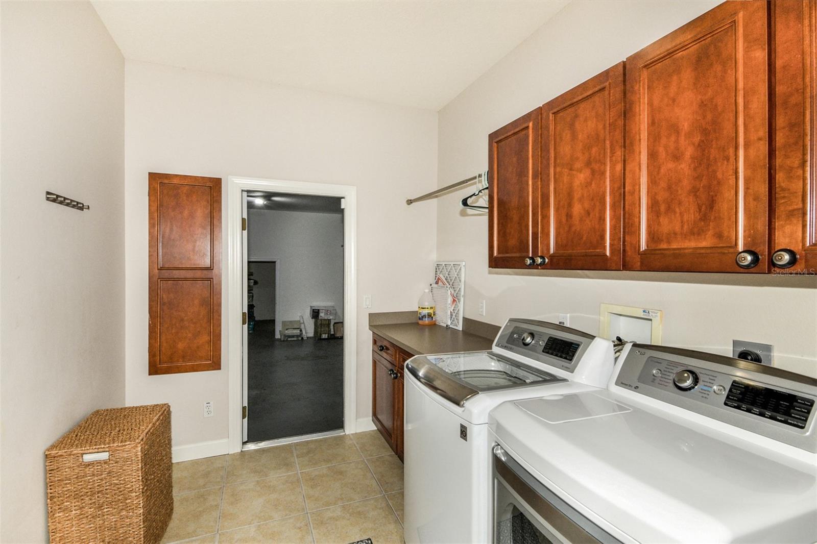 HAMPTON HILLS - Residential