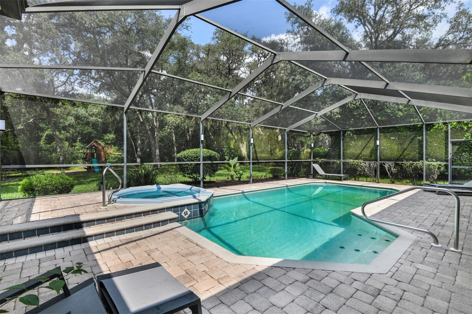 HAMPTON HILLS - Residential