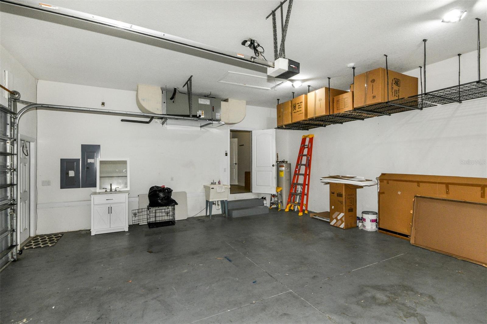 HAMPTON HILLS - Residential