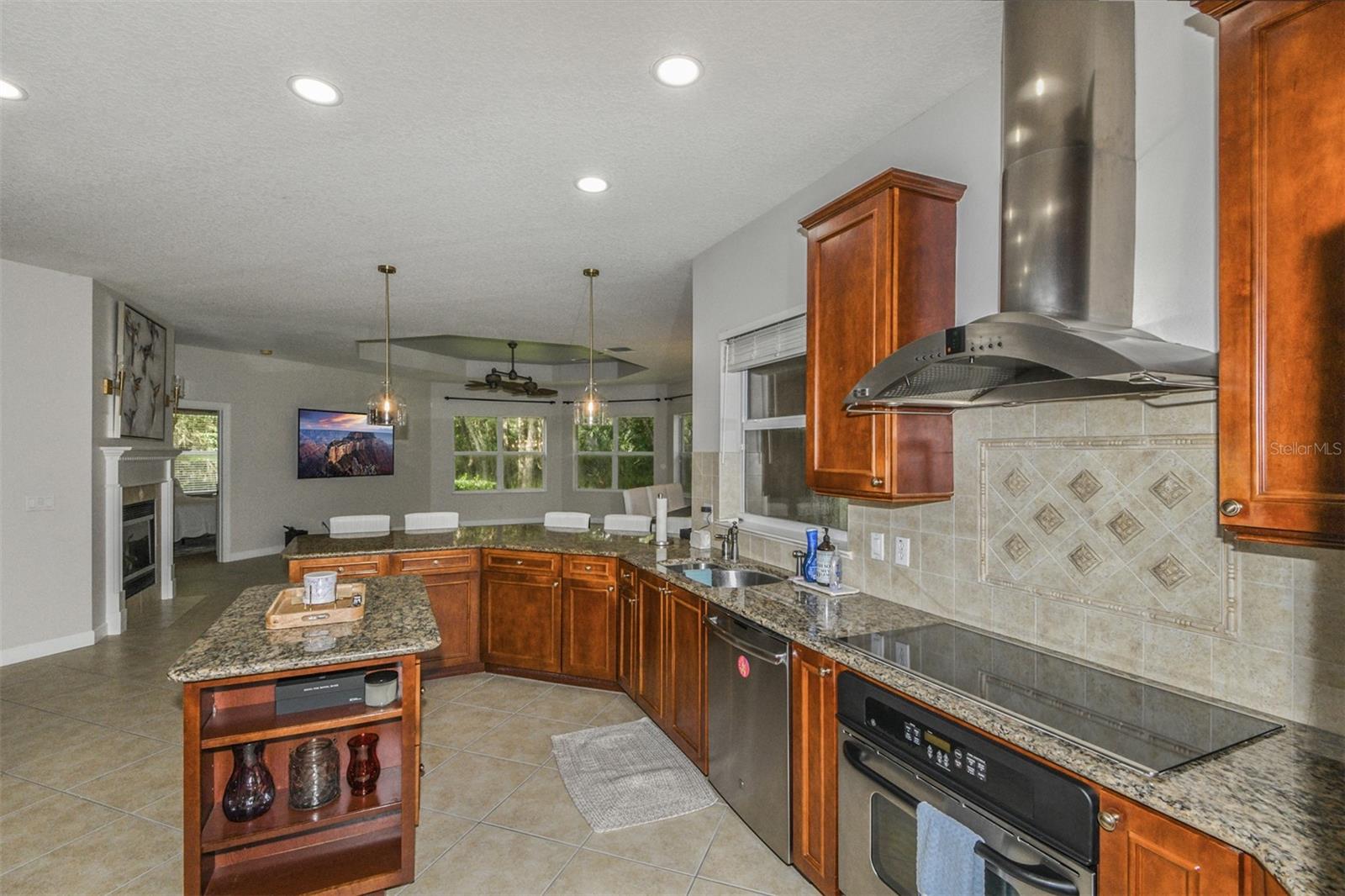 HAMPTON HILLS - Residential