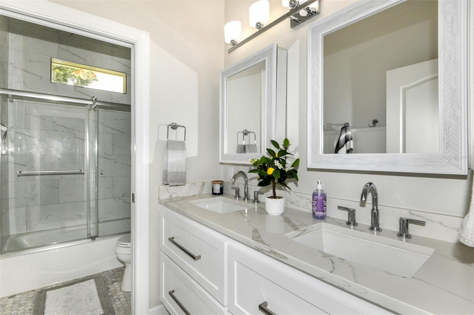 HAMPTON HILLS - Residential