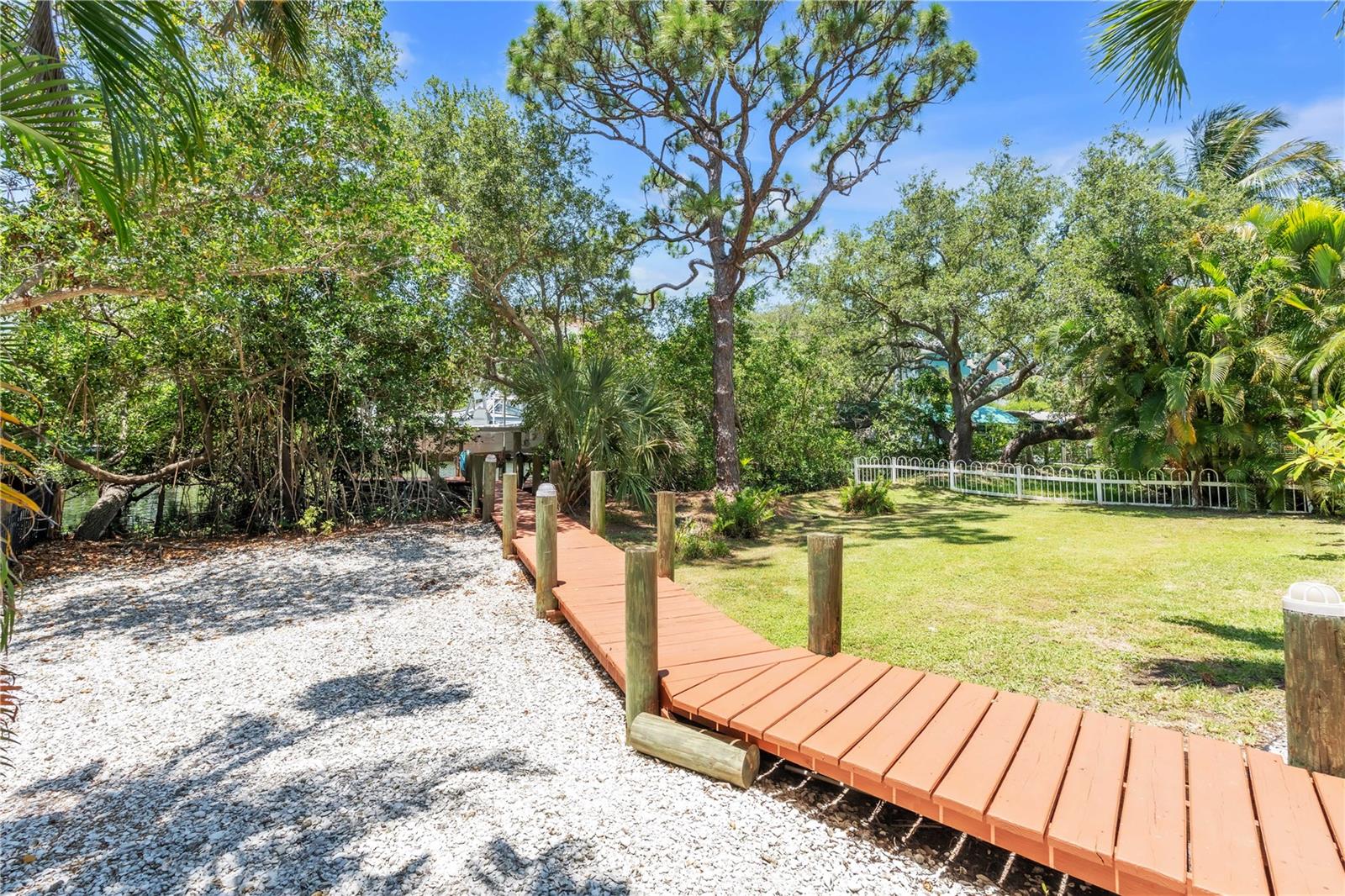 HAWKS HARBOR - Residential