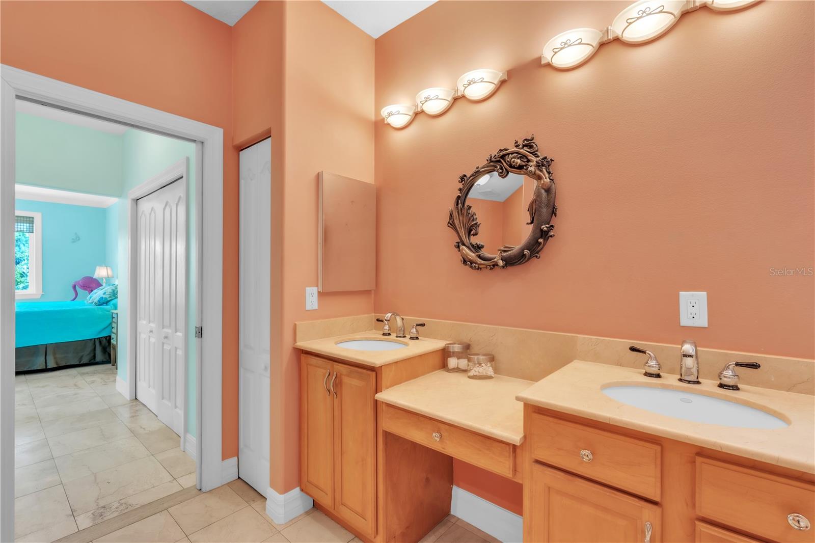 HAWKS HARBOR - Residential