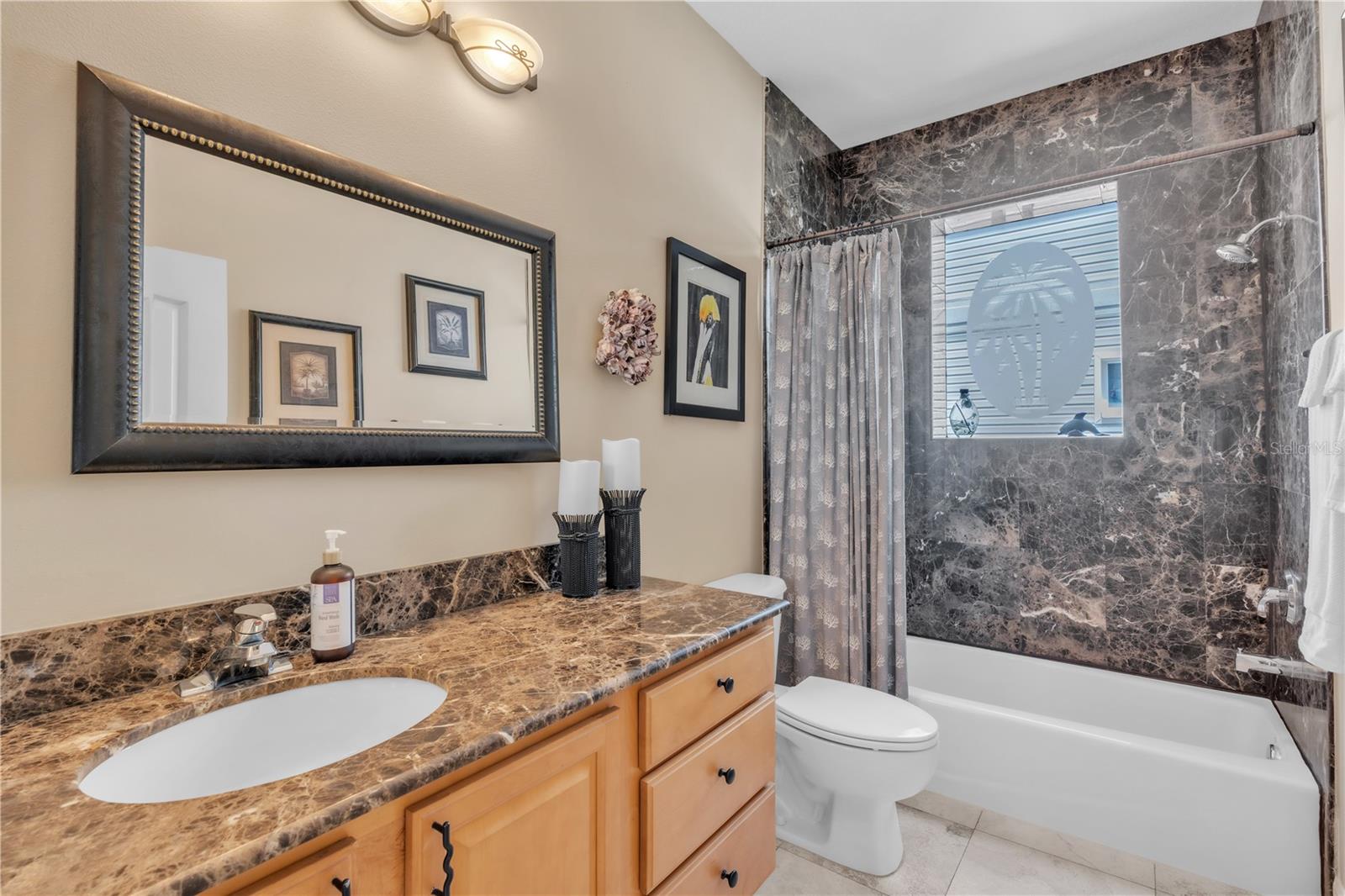HAWKS HARBOR - Residential