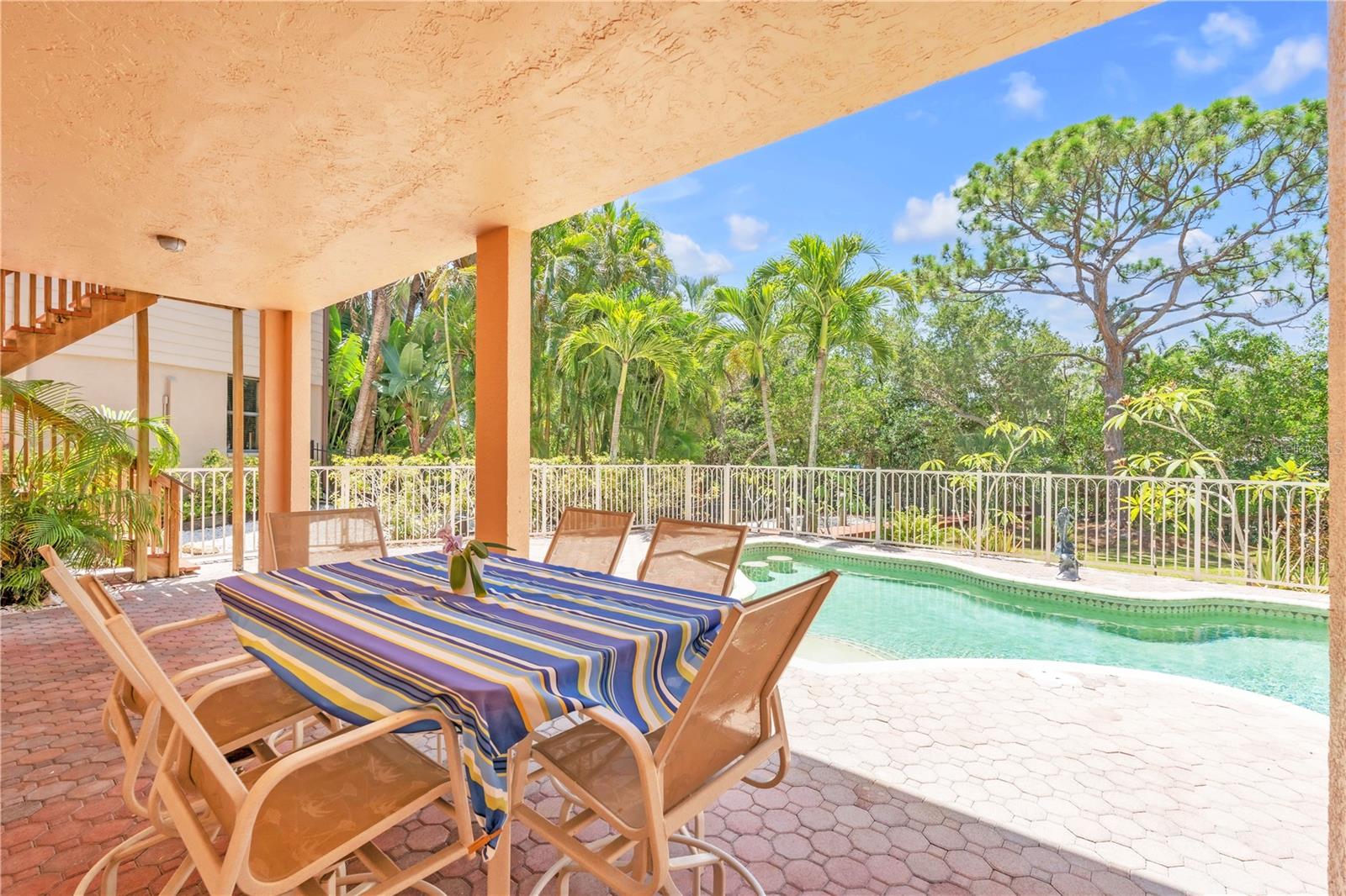 HAWKS HARBOR - Residential