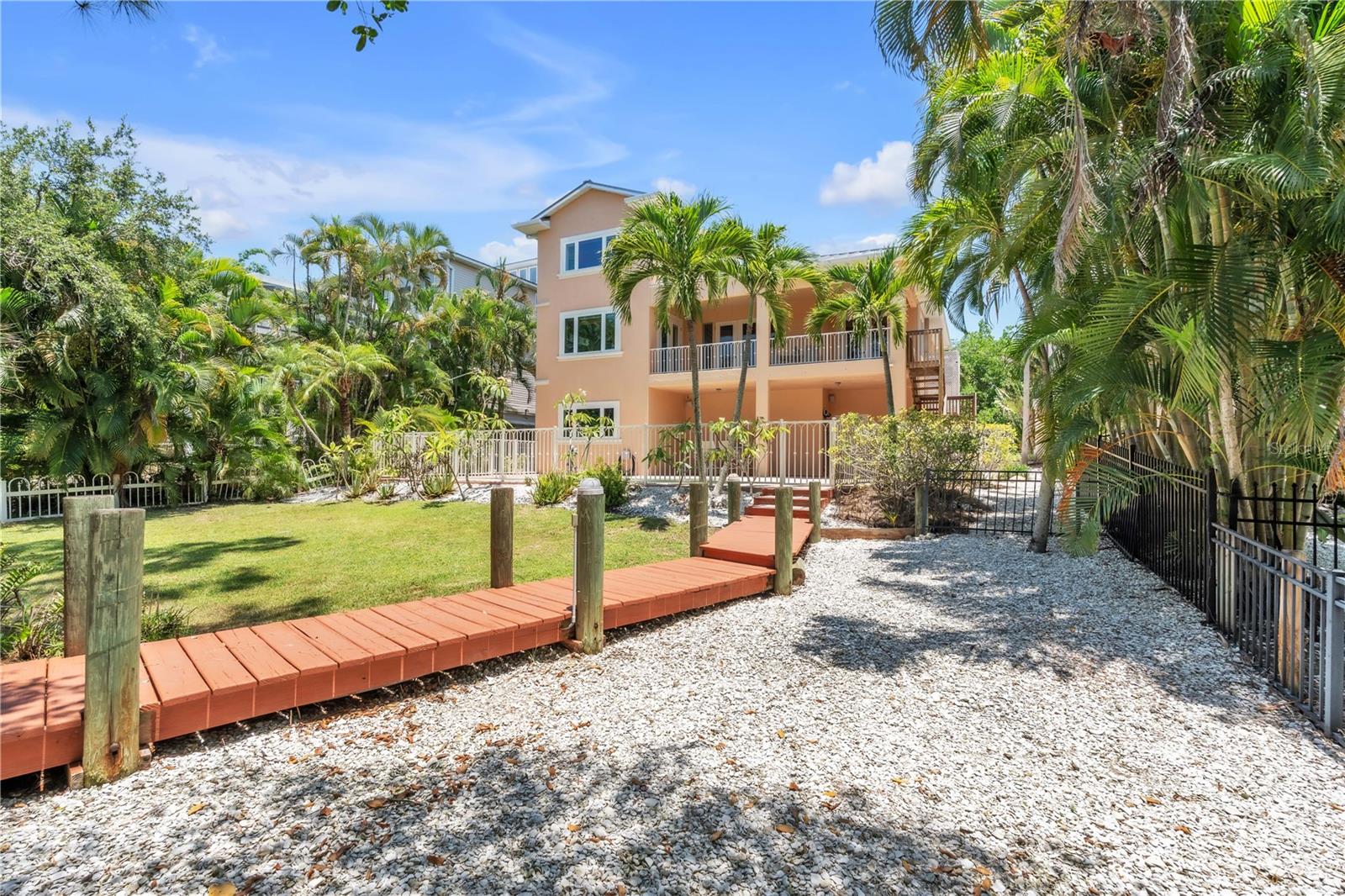 HAWKS HARBOR - Residential