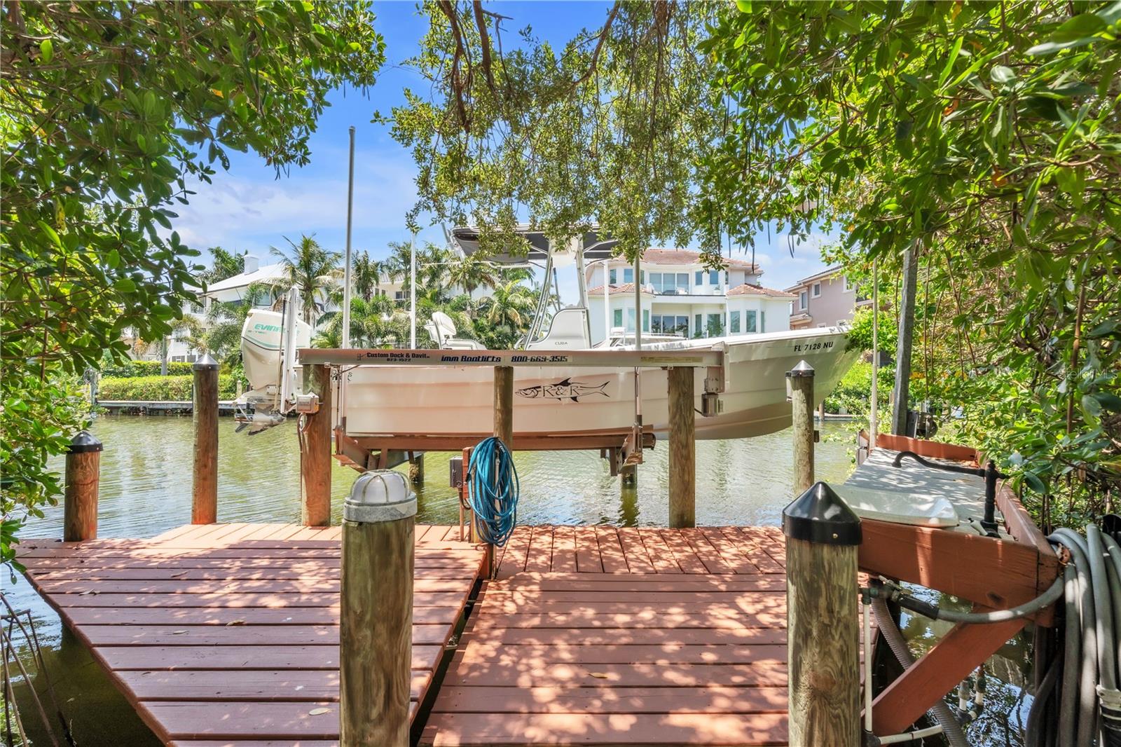 HAWKS HARBOR - Residential