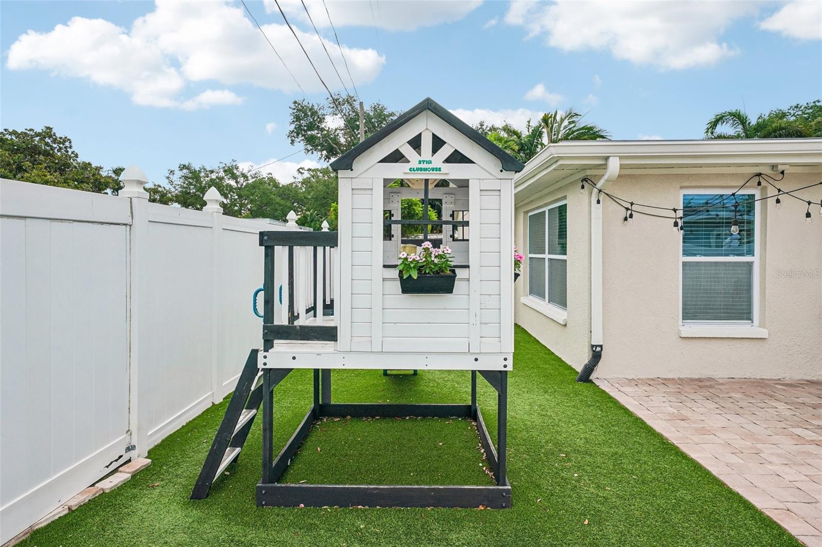 BAY PINES ESTATES - Residential
