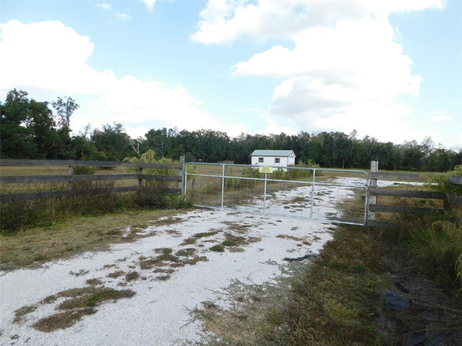 GENES LITTLE ACRES - Land
