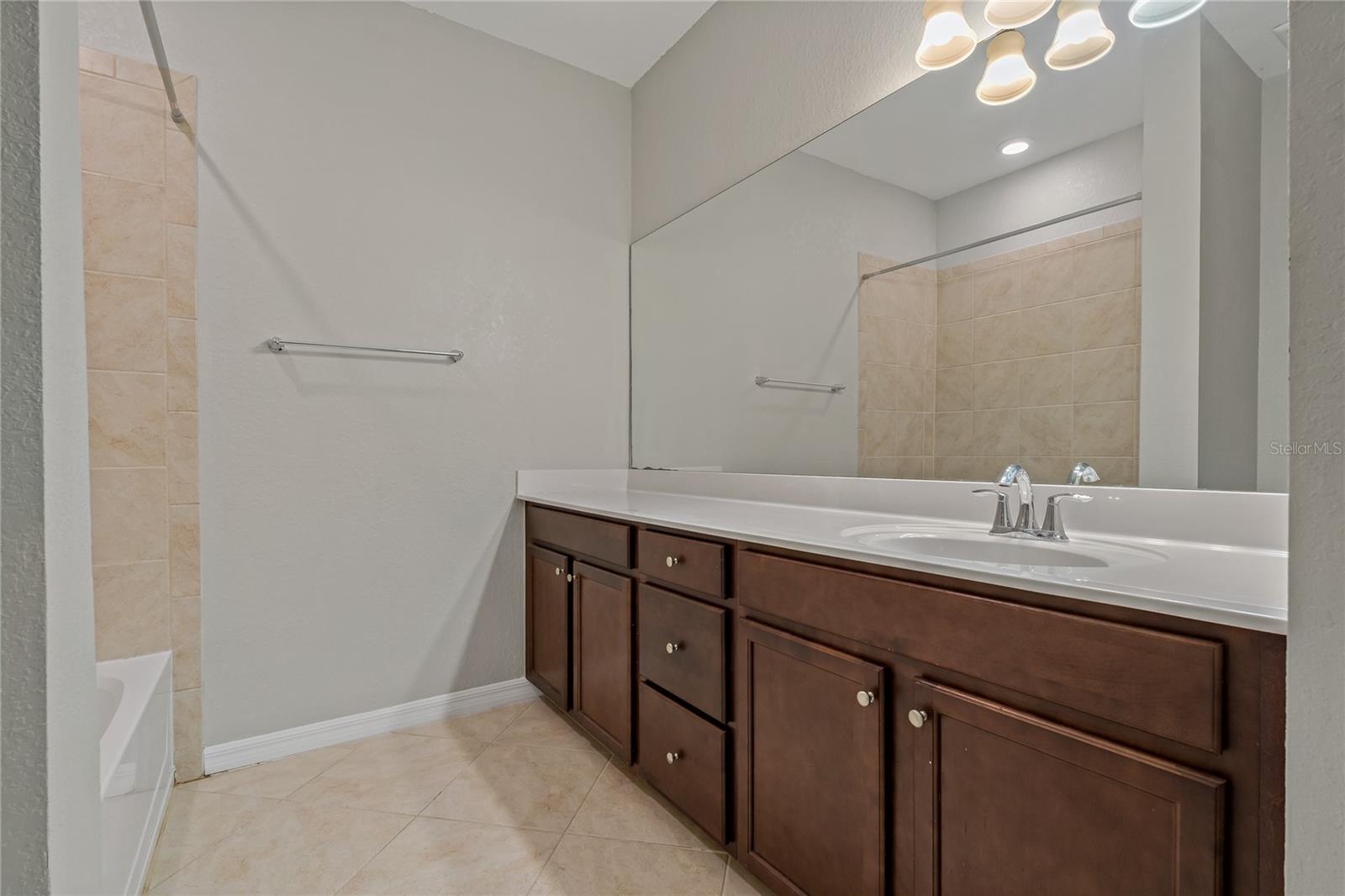 TOWNHOMES AT REGATTA LANDING - Residential Lease