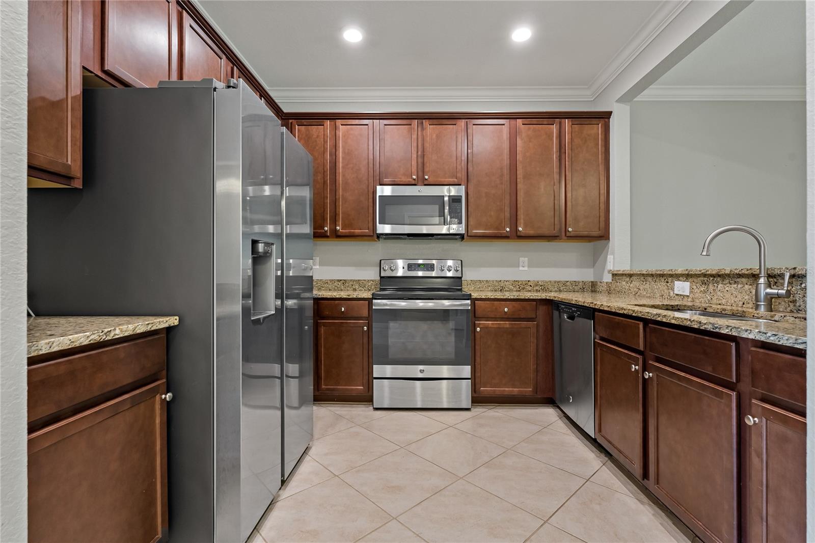TOWNHOMES AT REGATTA LANDING - Residential Lease