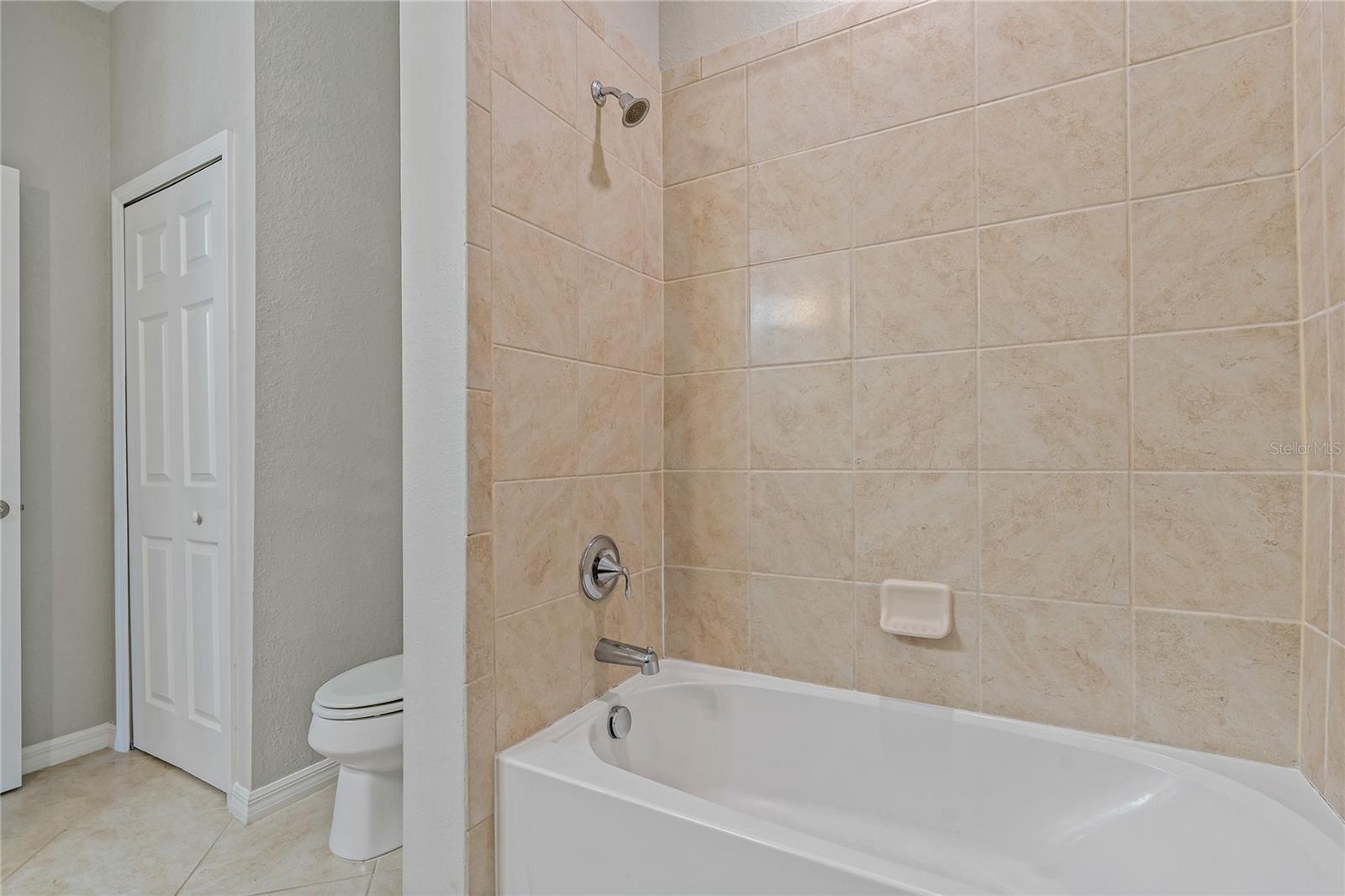 TOWNHOMES AT REGATTA LANDING - Residential Lease
