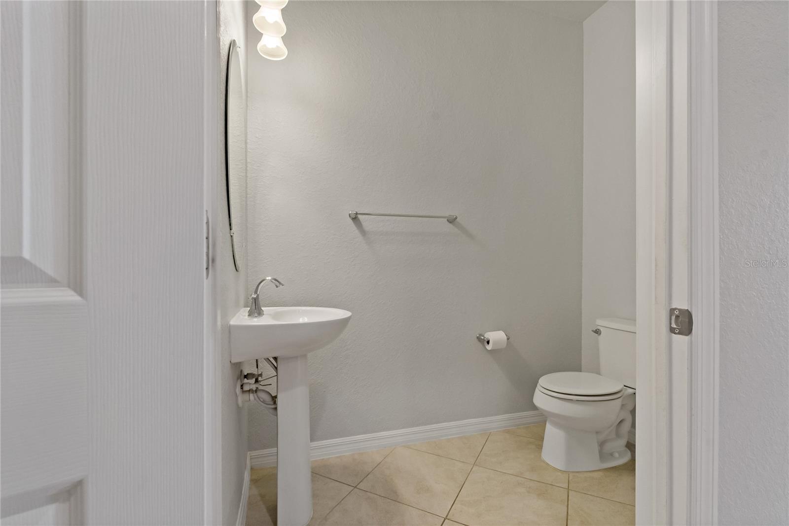TOWNHOMES AT REGATTA LANDING - Residential Lease