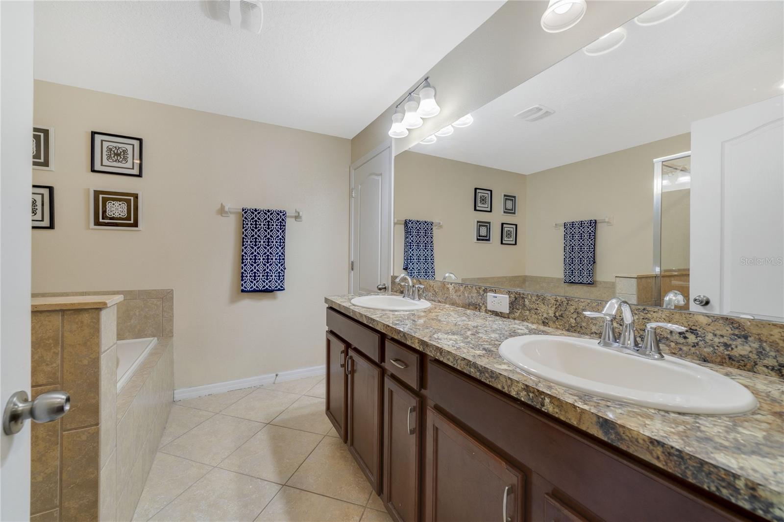 WYNDHAM LAKES ESTATES - Residential