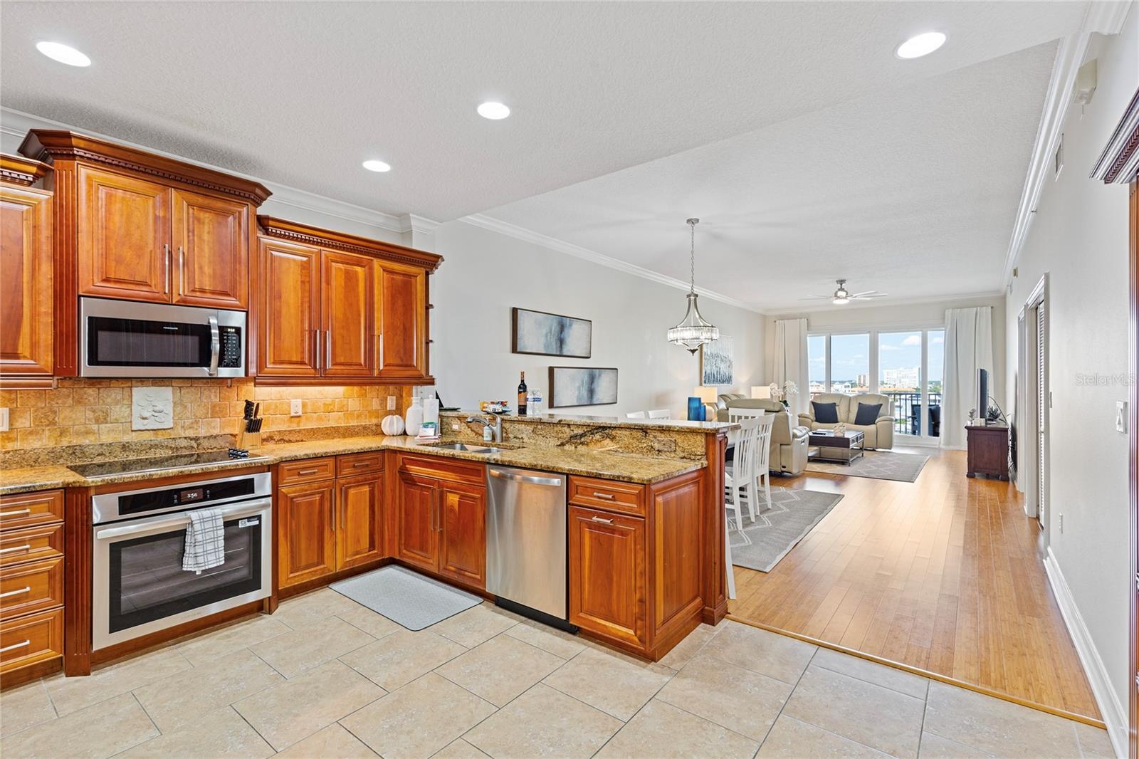 HARBORVIEW GRANDE CONDO - Residential