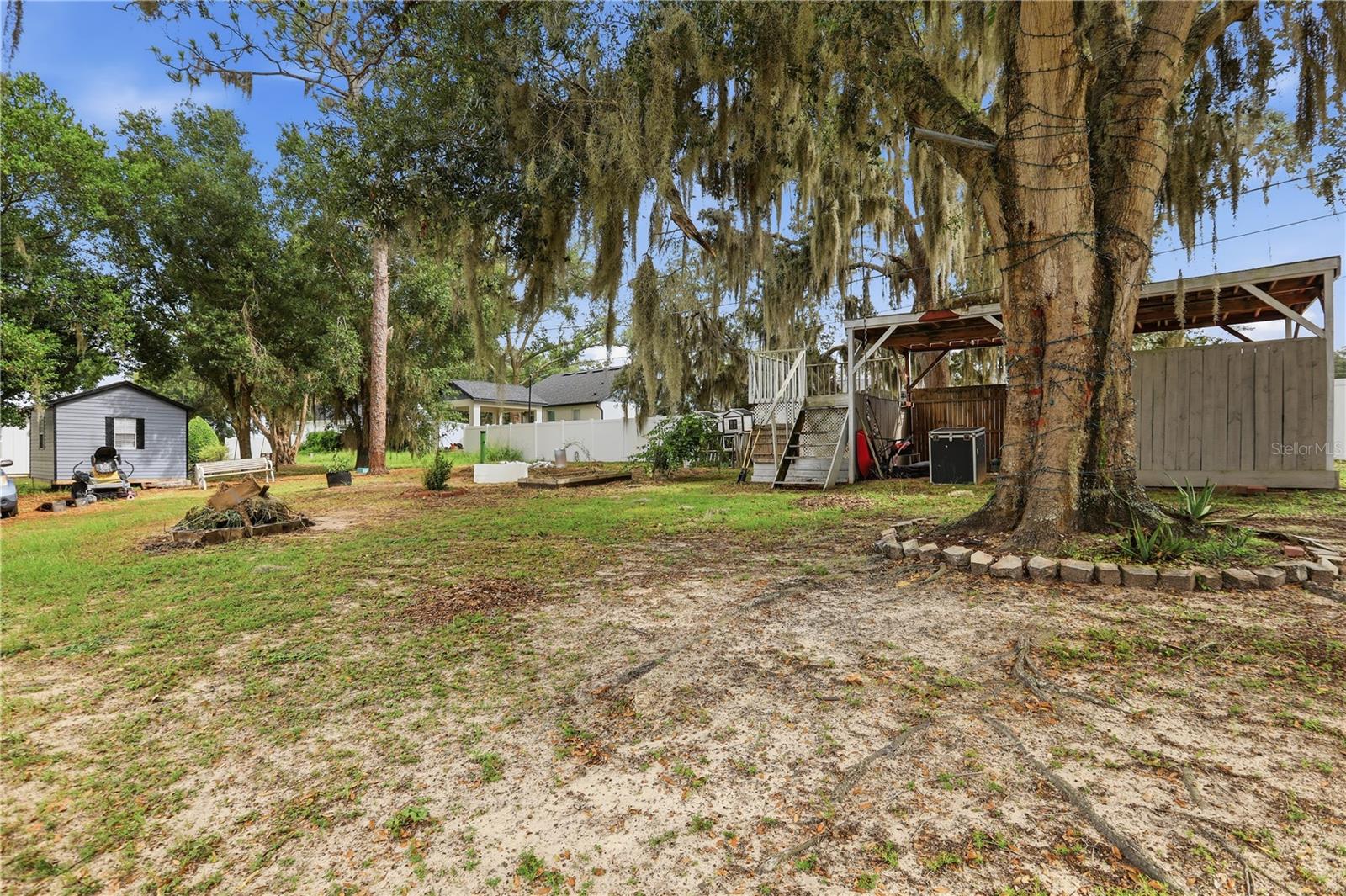 GROVELAND - Residential